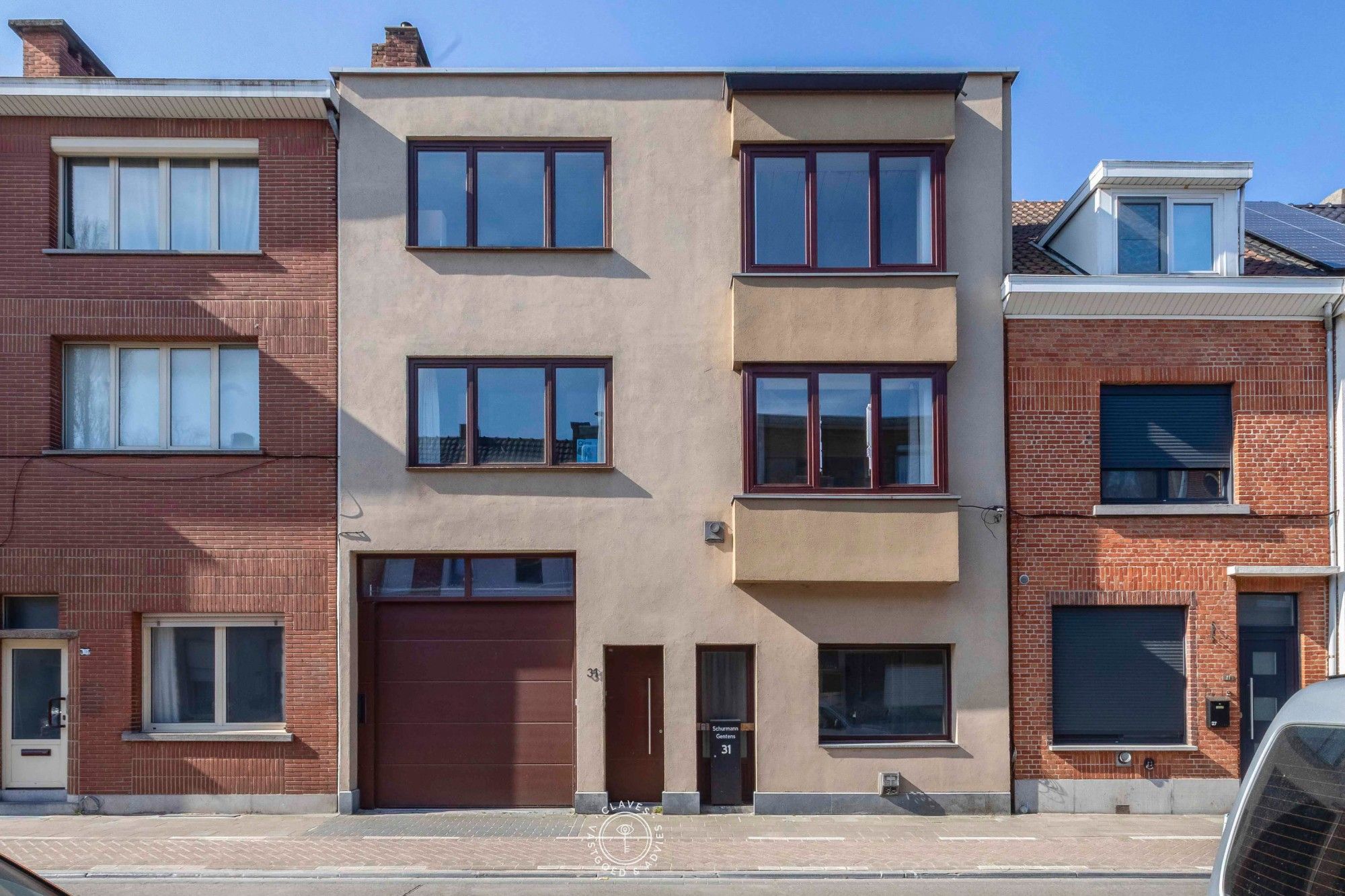 Op te frissen woning met vernieuwde structuur, zonnepanelen en zuidgerichte tuin foto {{pictureIndex}}