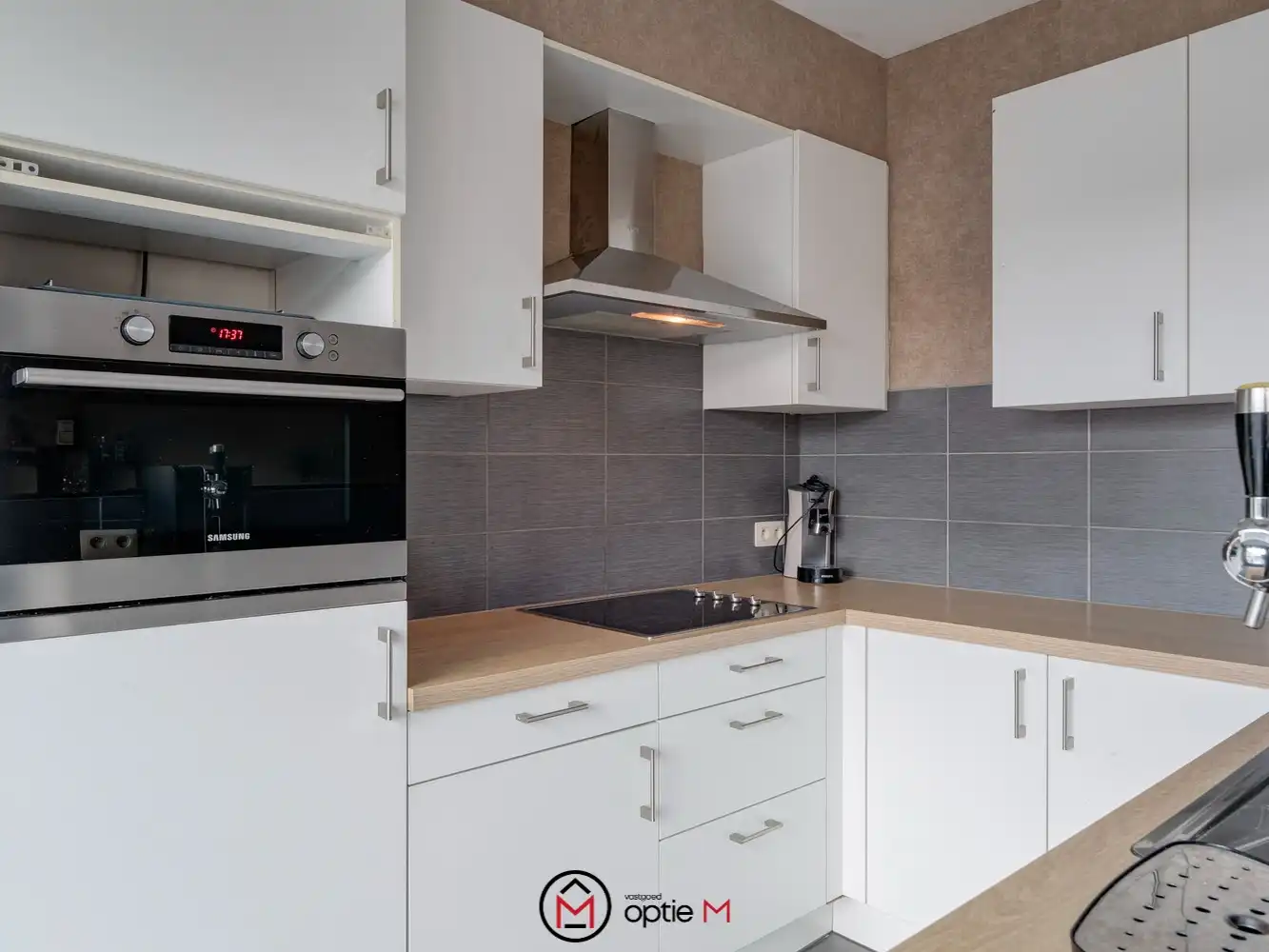 Ruim appartement in Bilzen-Hoeselt met parkeerplaats foto 9