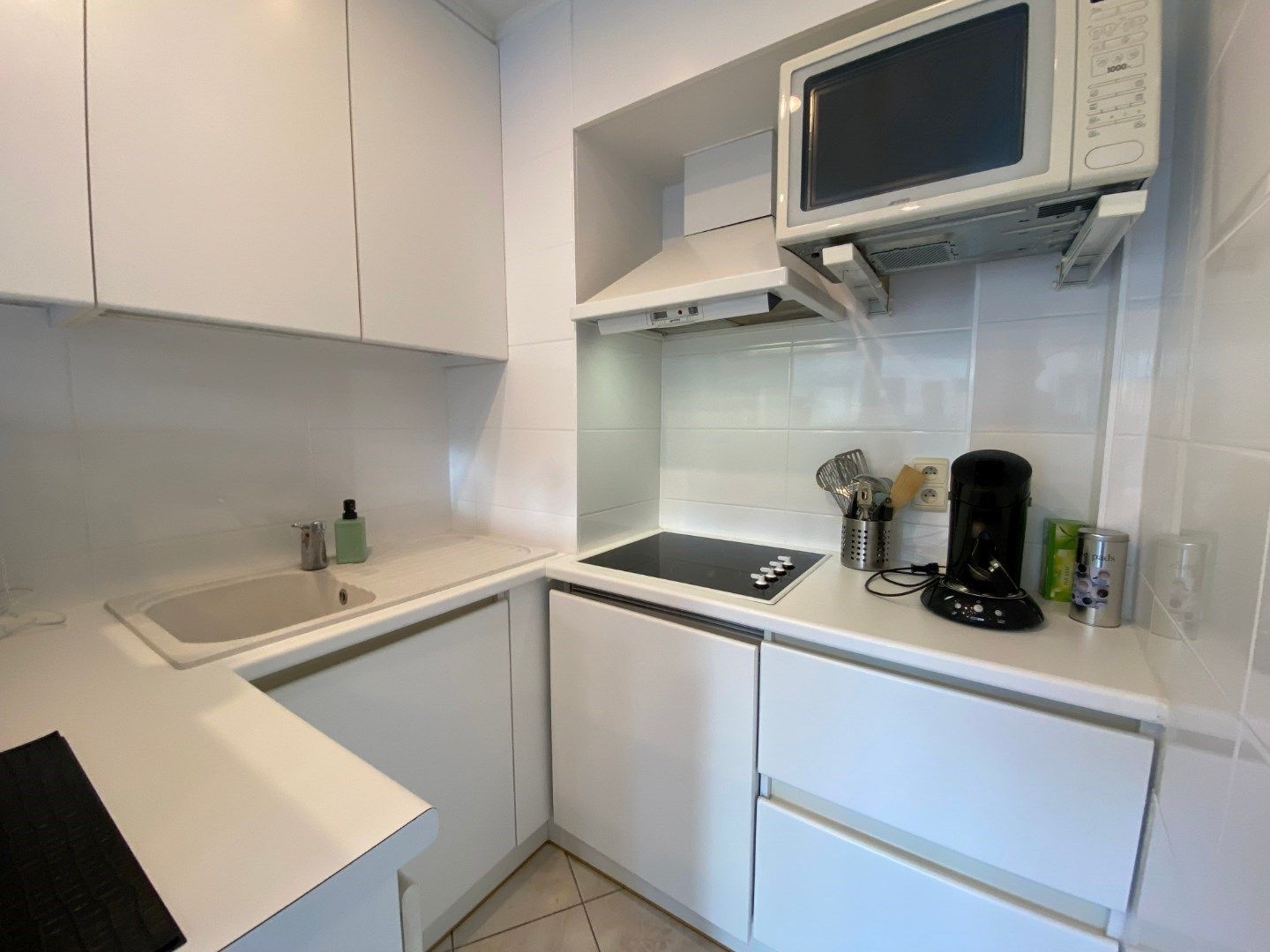 Charmante en zonnige studio te koop op toplocatie in Koksijde foto 6