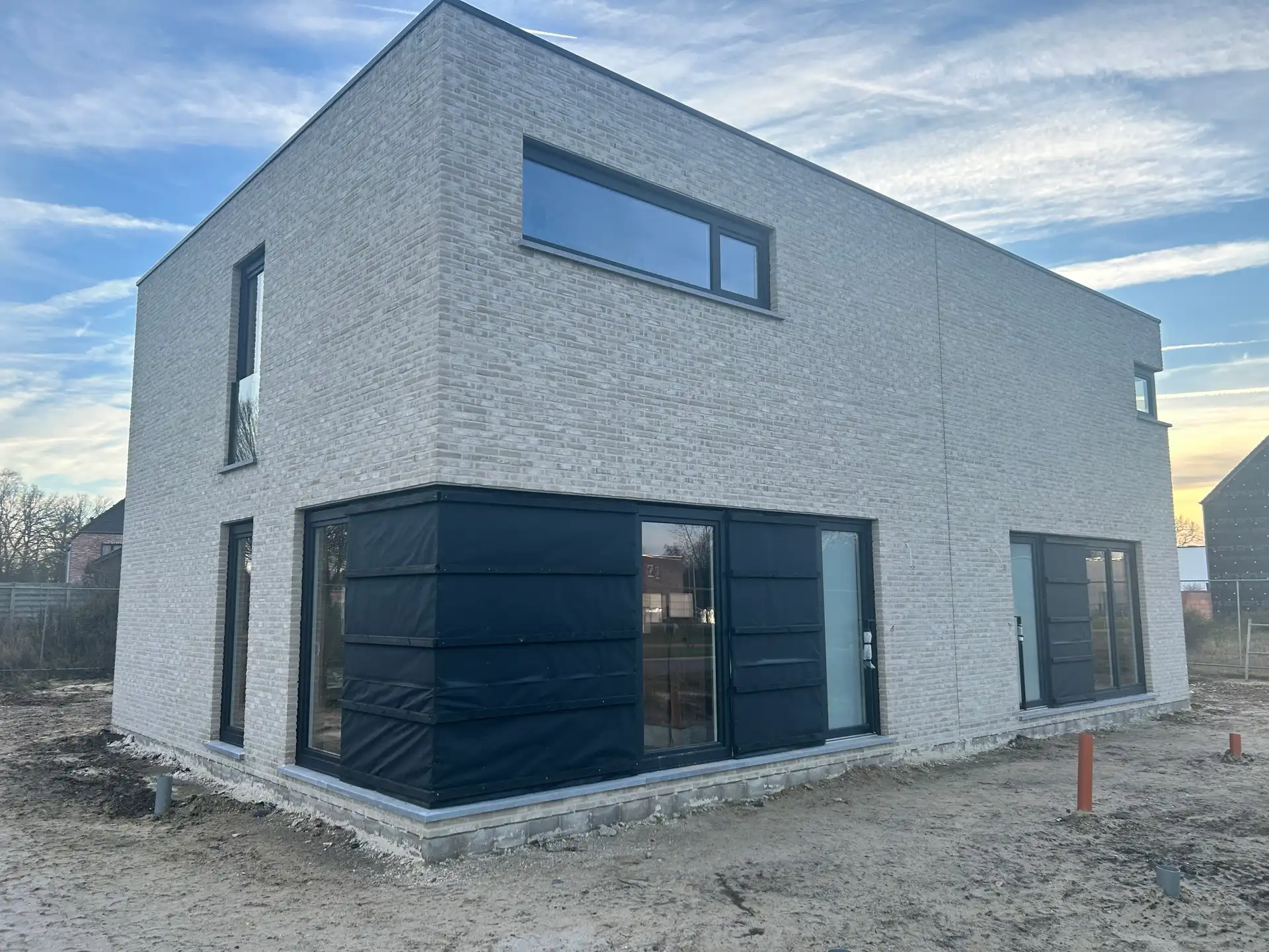 Halfopen gezinswoning met tuin foto 5