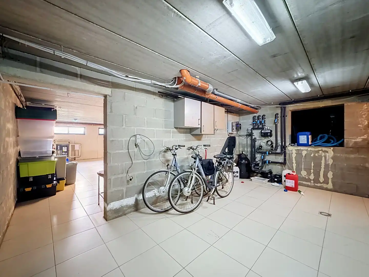 Lichtrijke woning met zwembad op rustige locatie! foto 30