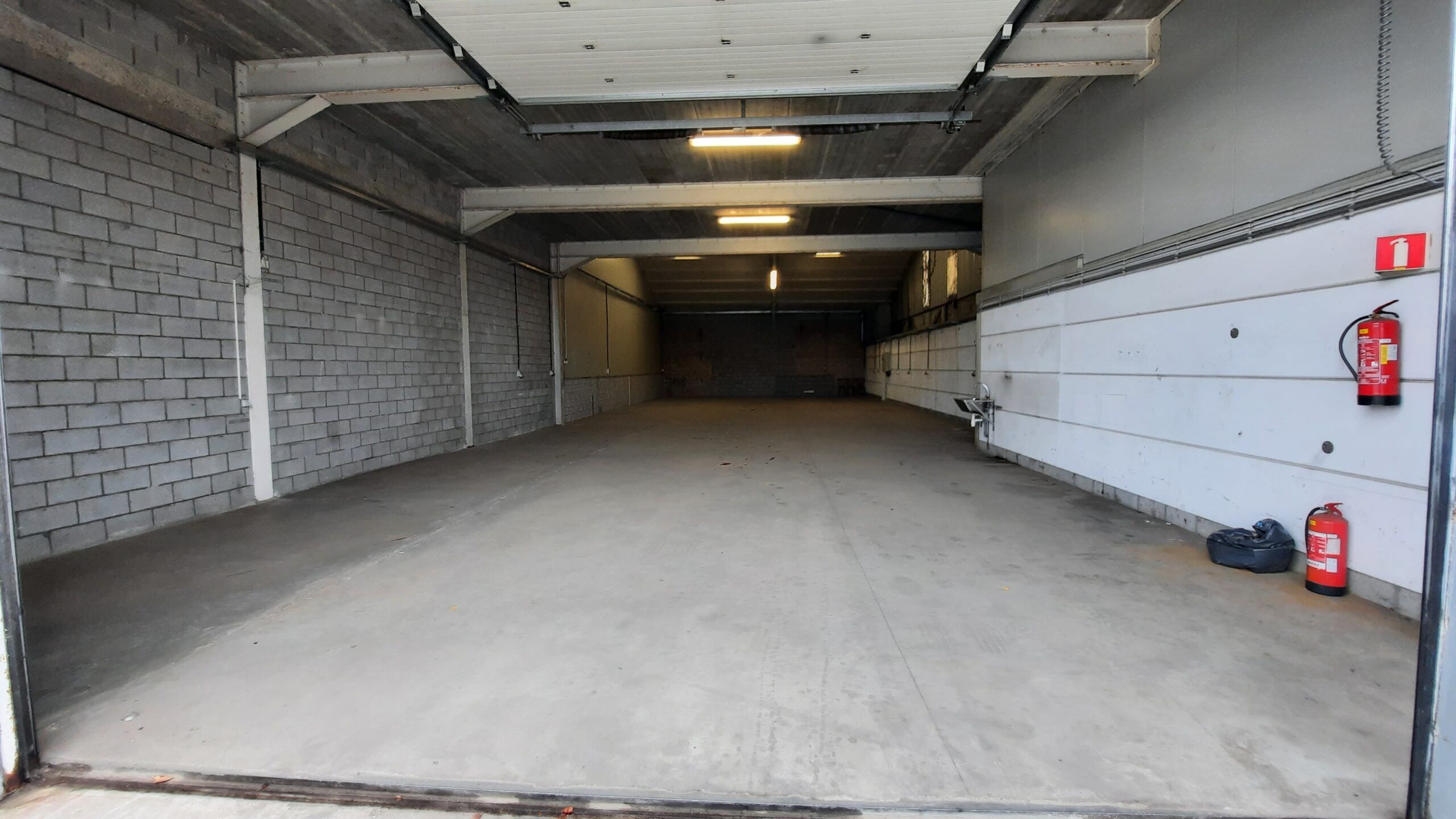 KMO UNIT/OPSLAGRUIMTE (350 m²) IN VERREBROEK foto 3