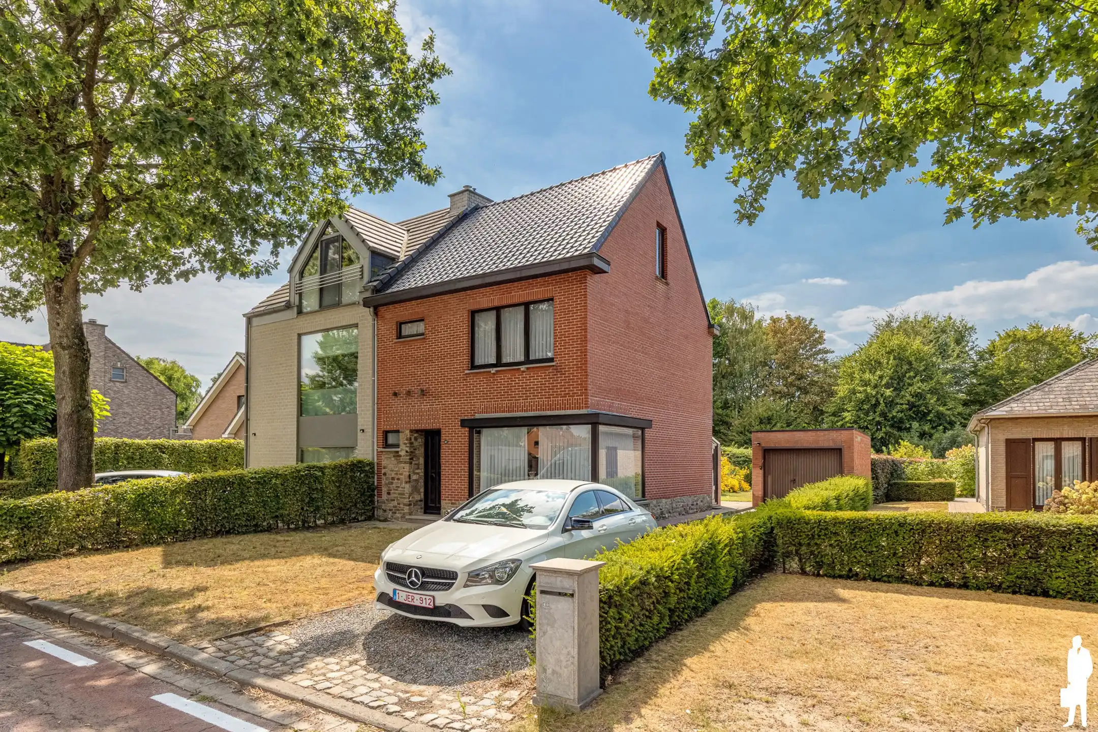 Statige gezinswoning met ruime tuin en garage op topligging  foto 16