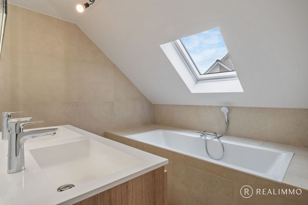 Instapklare topper met garage in Zwevegem! foto 11