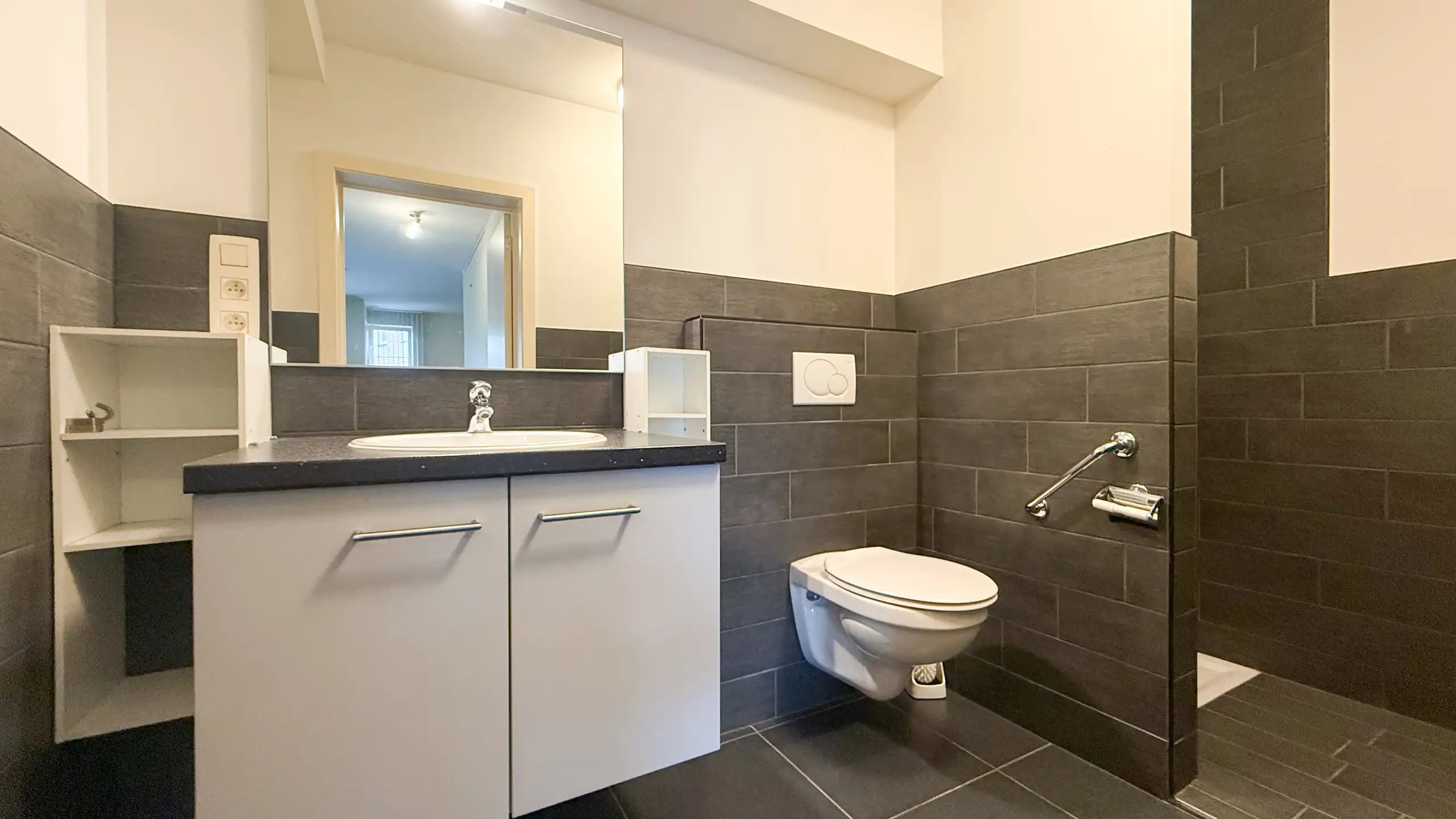 Veelzijdig investeringspand met 10 kamers, lift en kelder! foto 37