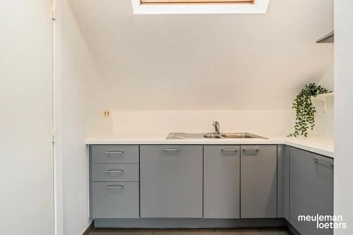 Lichtrijk en eigentijds penthouse met drie slaapkamers, twee terrassen en overdekte parkeerplaats foto 5