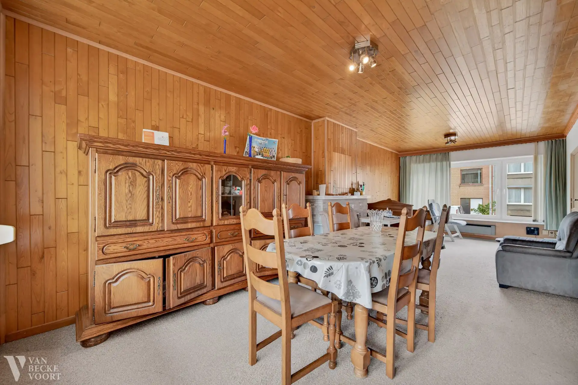 Te renoveren bel-etagewoning met garage foto 3