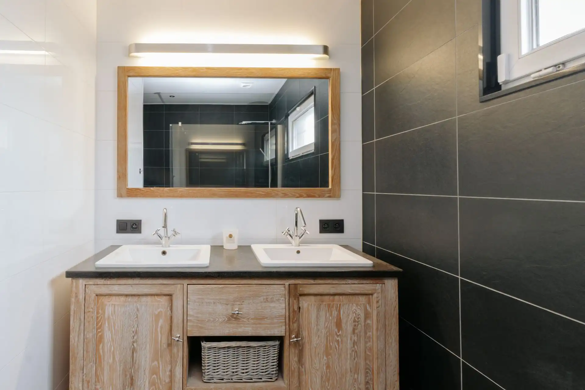 Unieke woning met magazijn in Boom foto 19