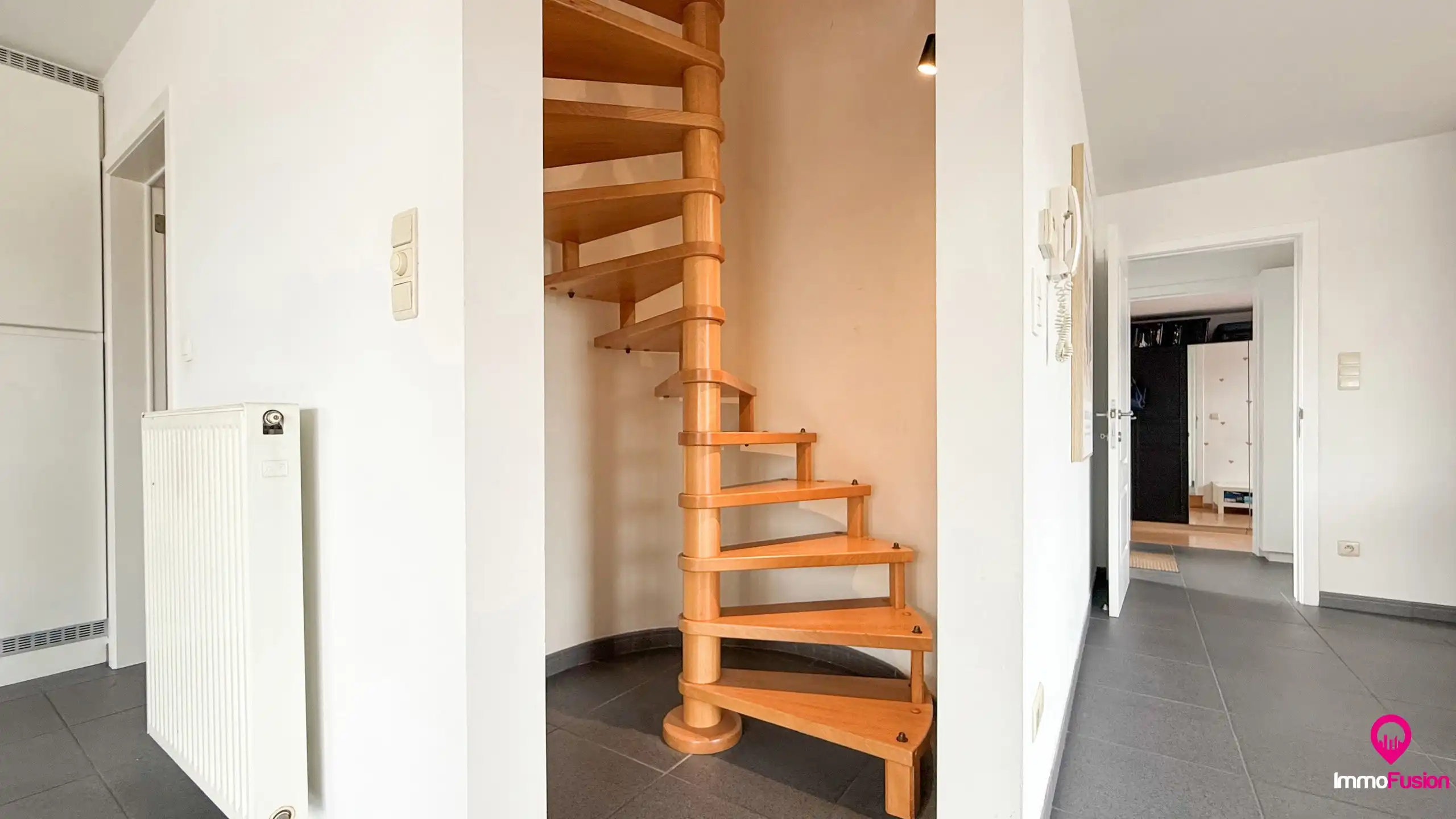 Ruim appartement met 4 slaapkamers en parking in Tuilt! foto 28