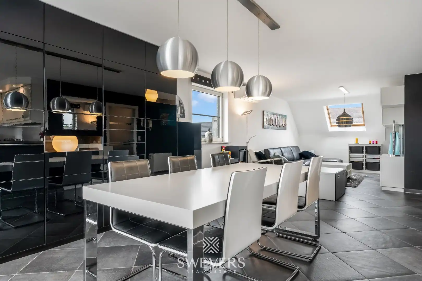 Ruim duplex appartement met 2 slaapkamers en garage foto 13