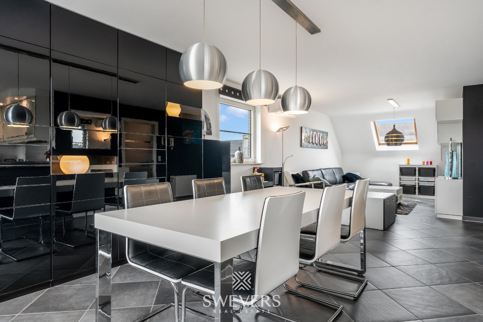 Ruim duplex appartement met 2 slaapkamers en garage foto 13