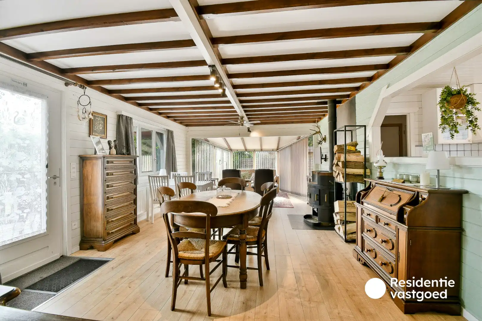 Charmante chalet op ruim perceel foto 4