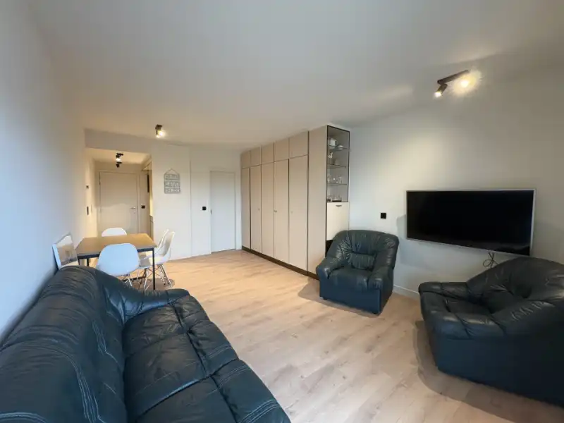 Zongerichte studio op het 6de verdieping foto {{pictureIndex}}