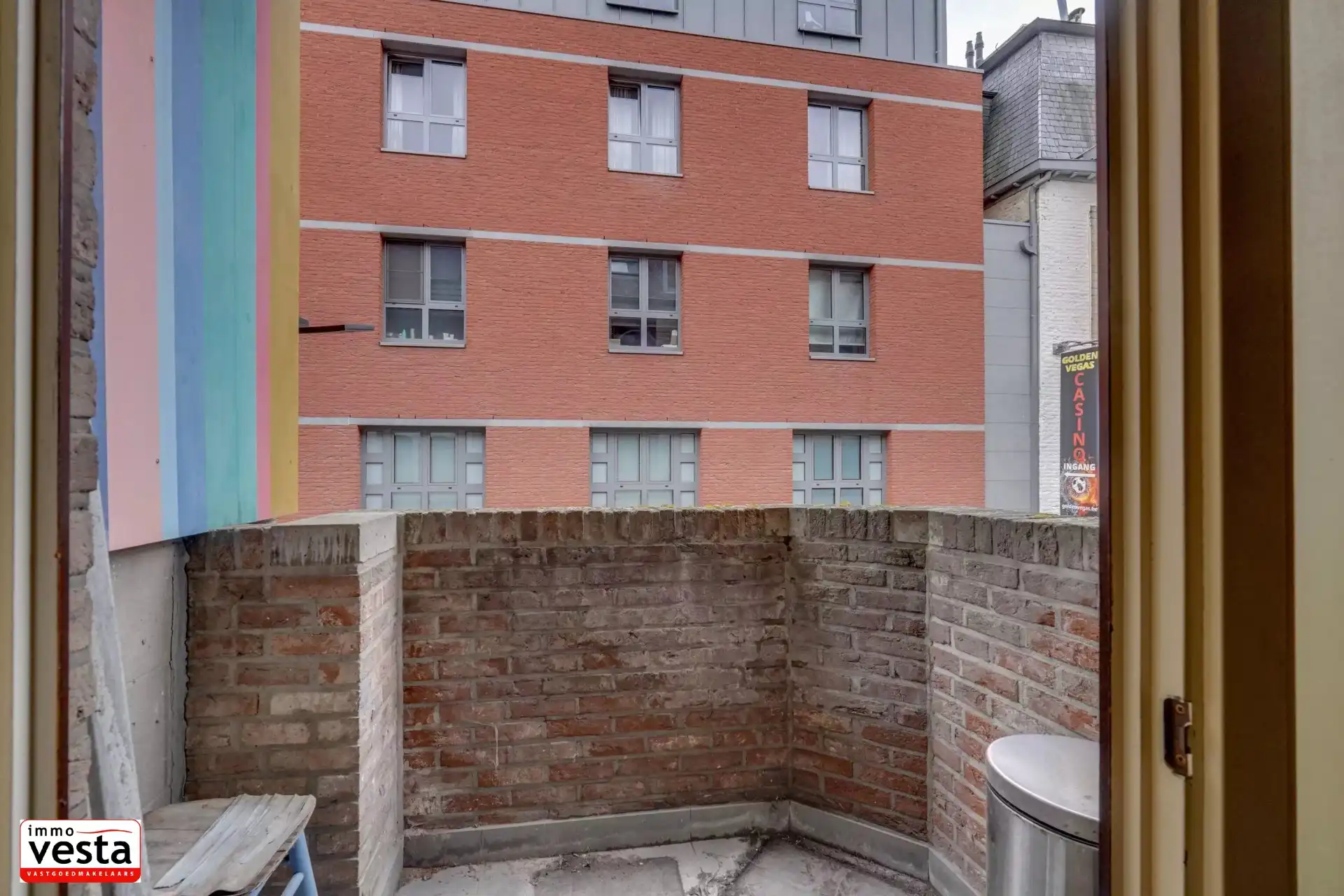 Instapklaar appartement nabij het (commercieel) centrum van de stad. foto 17