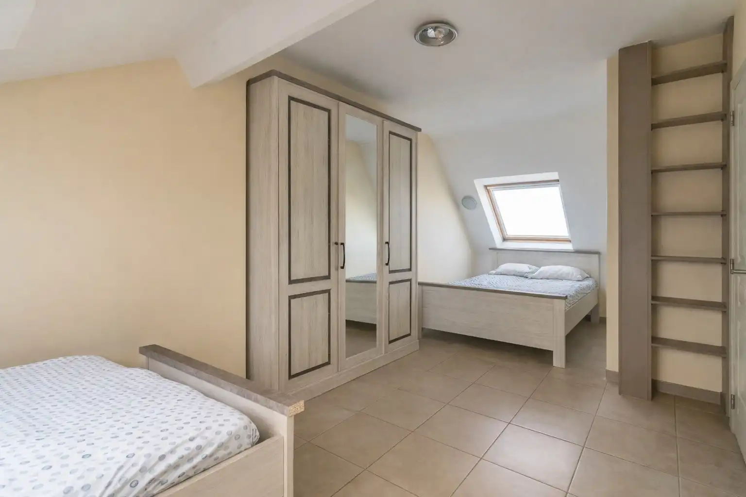 OPBRENGSTGEBOUW MET 4 RUIME APP + HANGAR (350m²)! foto 28