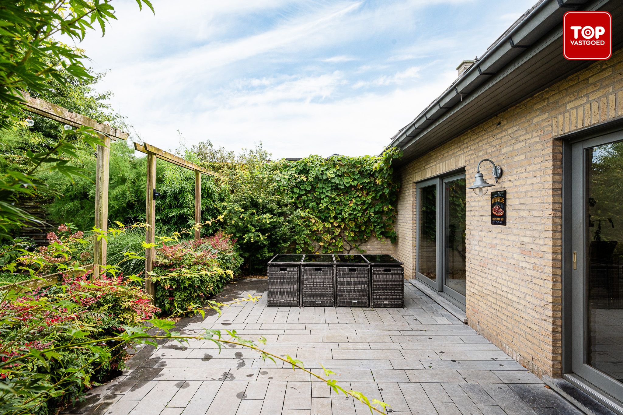 Instapklare gezinswoning met een garage en een prachtige groene Tuin foto 21