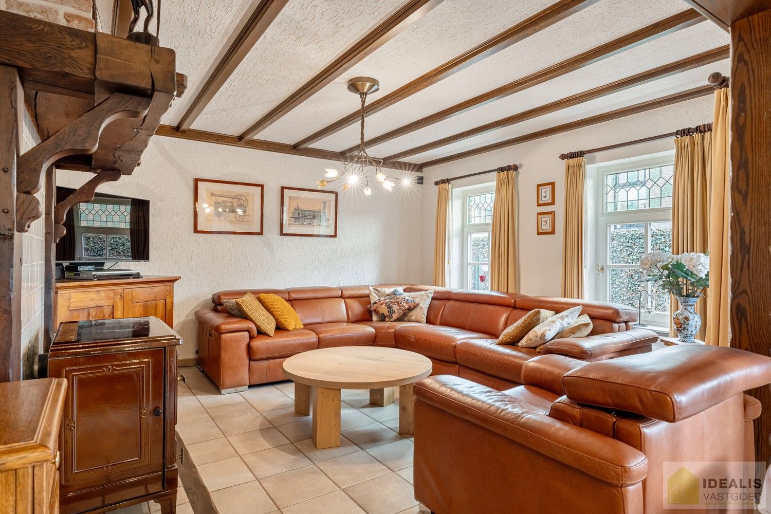 RUIME, INSTAPKLARE EN ENERGETISCH AANGEPASTE WONING VOORZIEN VAN 15 ZONNEPANELEN EN ZONNEBOILER. RIANTE WOONKAMER, KNAPPE KEUKEN, APART BUREEL, APARTE HOBBYRUIMTE, FIJNE WASPLAATS, 4 SLAAPKAMERS, 2 BADKAMERS EN INPANDIGE GARAGE! foto 18