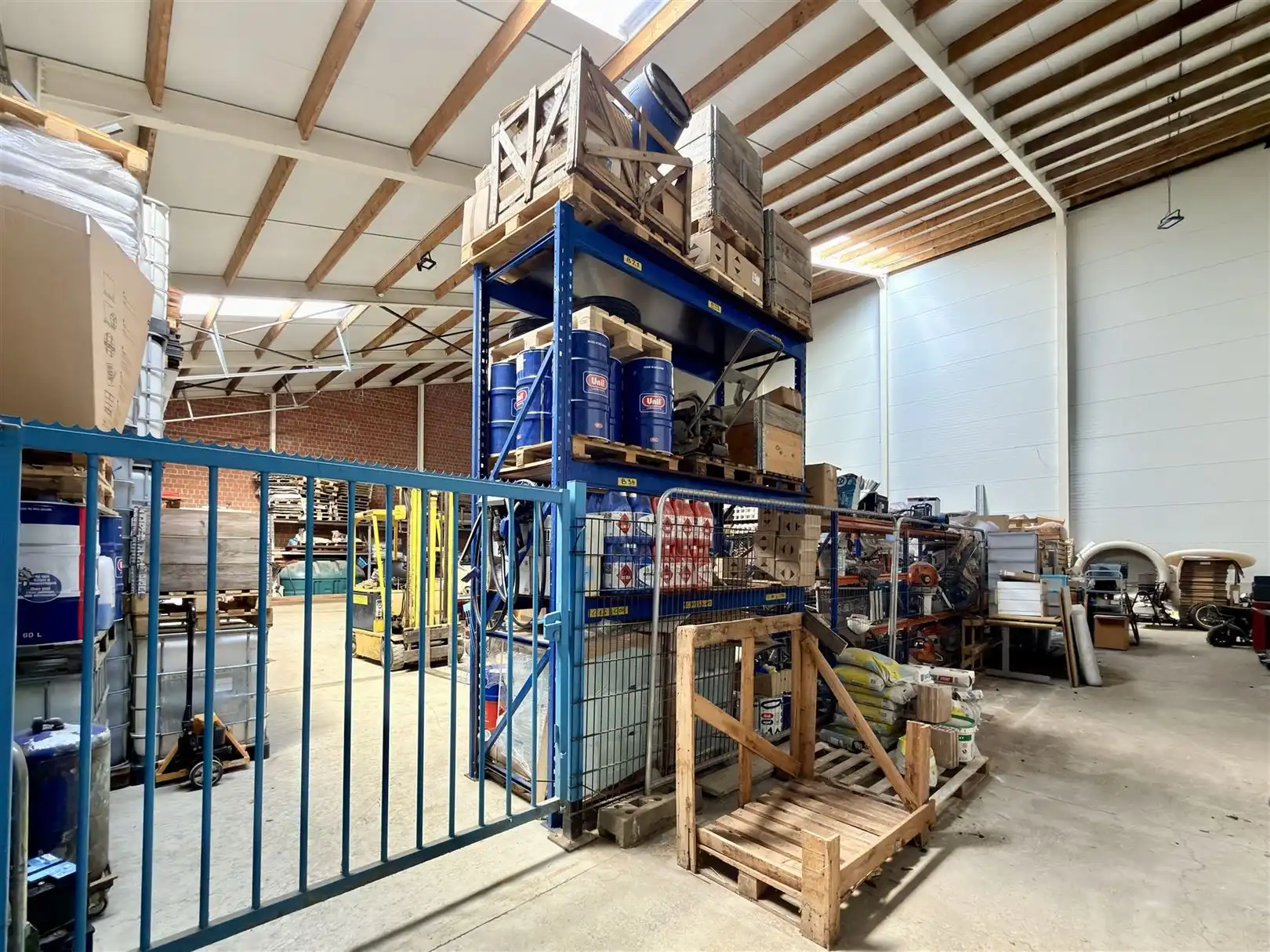 Enorm ruim magazijn met natuurlijke lichtinval! foto 14