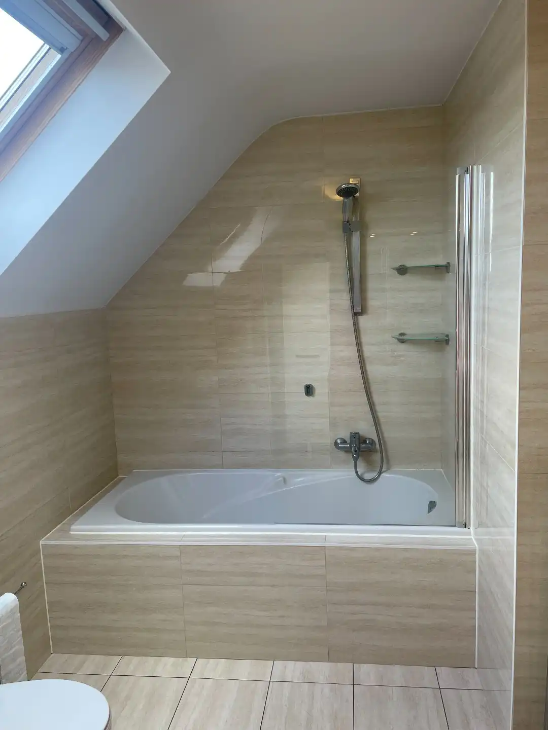 Verzorgde bel-etagewoning met 3 slpk, terras, patio  en garage nabij het centrum van As. foto 29