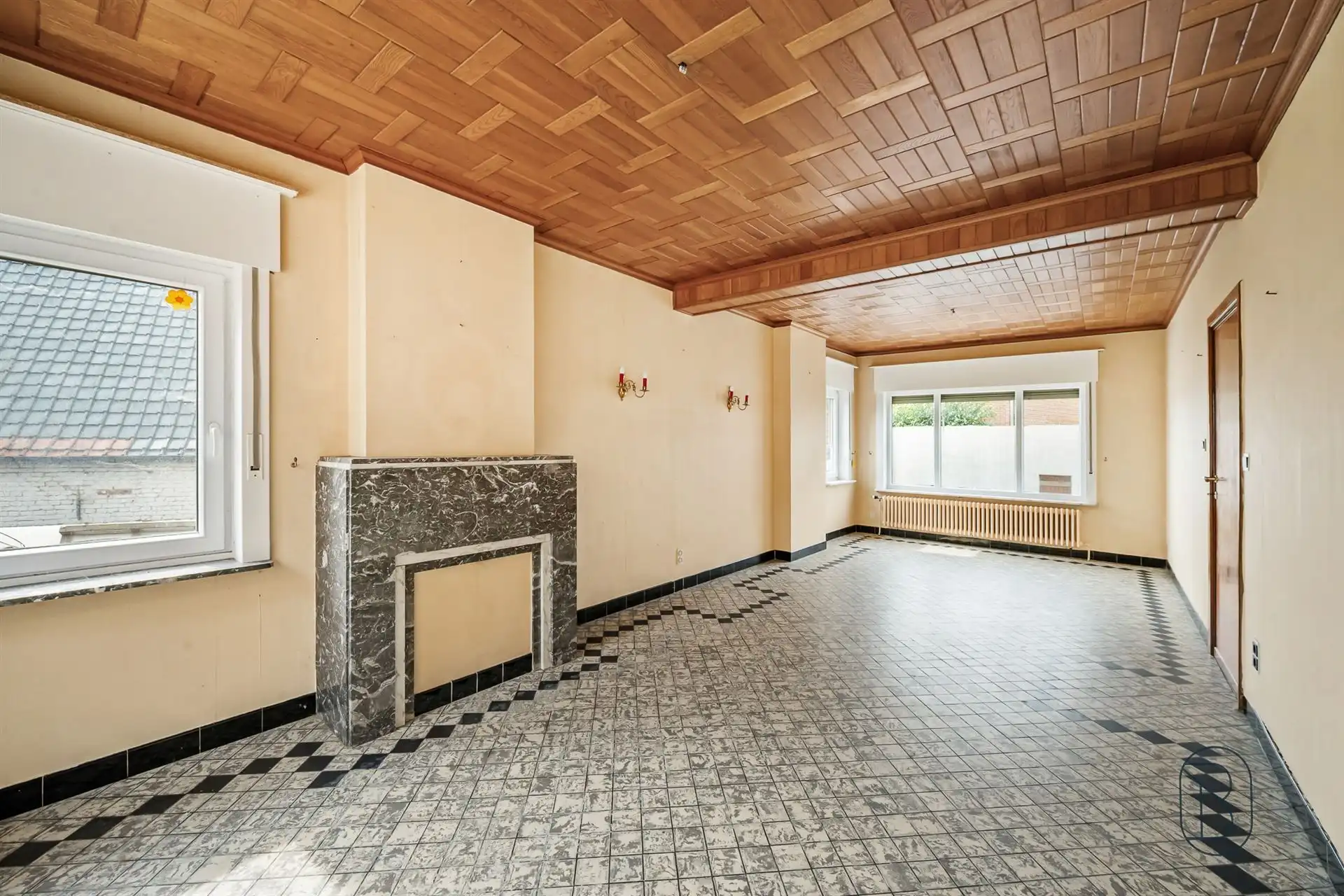 Ruime te renoveren woning met 4slk & tuin op de Valkenberg foto 7