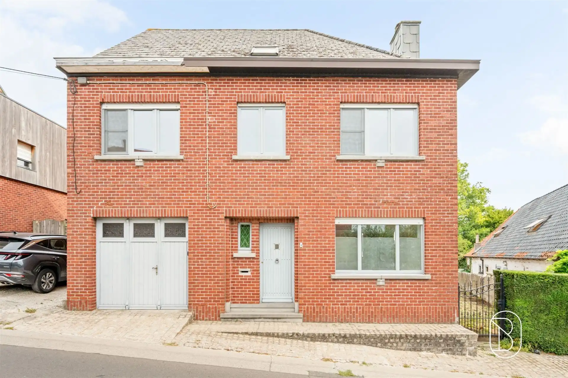 Ruime te renoveren woning met 4slk & tuin op de Valkenberg foto 2