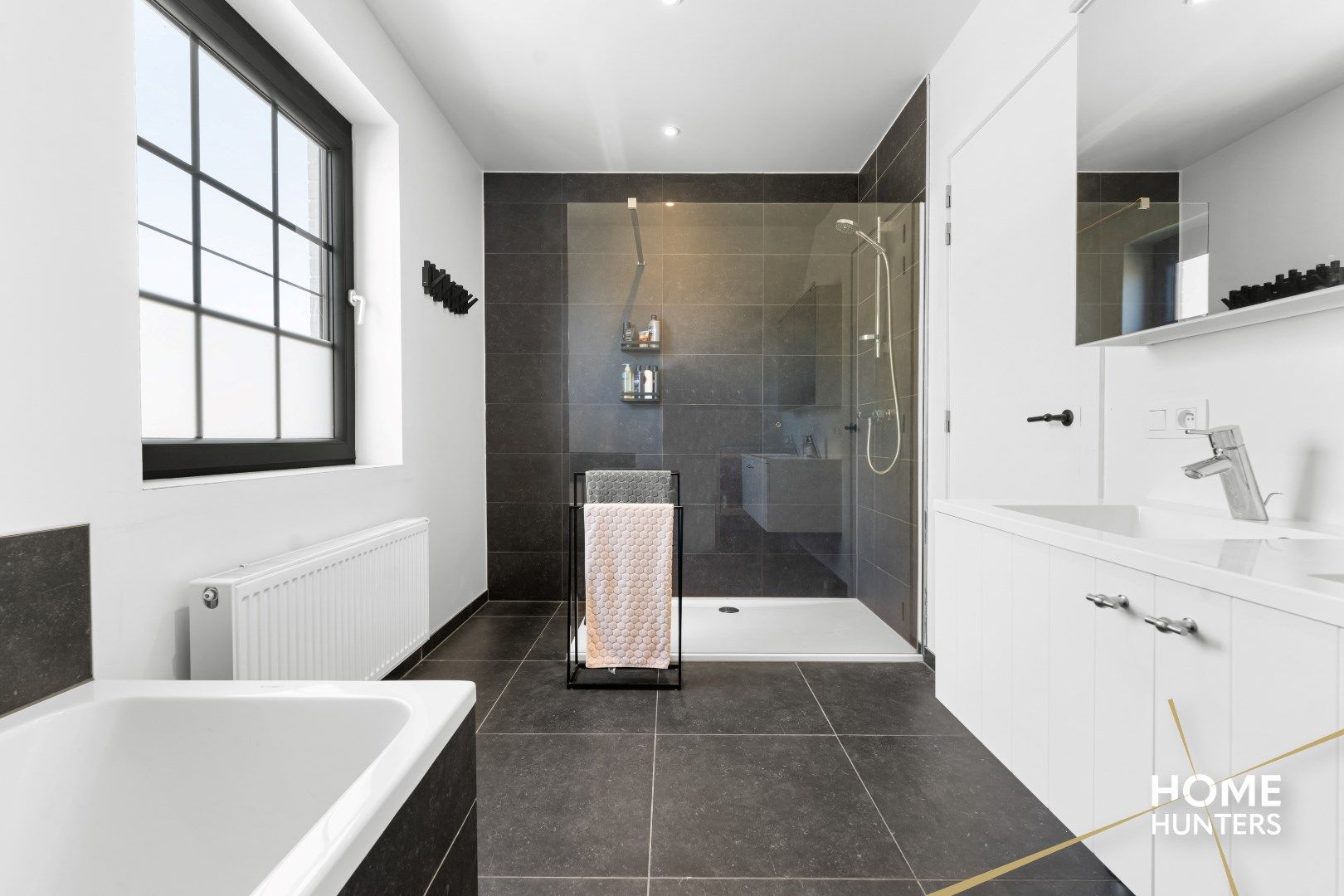 Halfopen bebouwing in landelijke, moderne stijl  foto 20