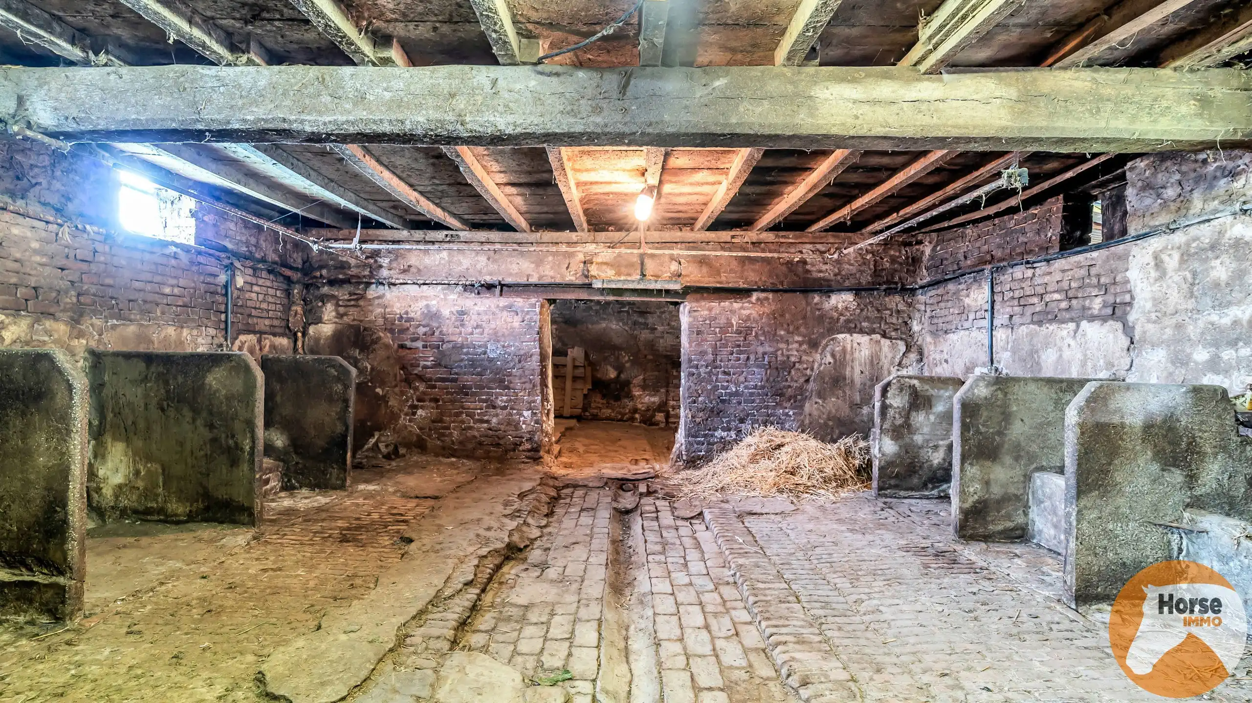 HOOGLEDE - Uitzonderlijke hoevesite op 4 ha in groene vallei foto 9