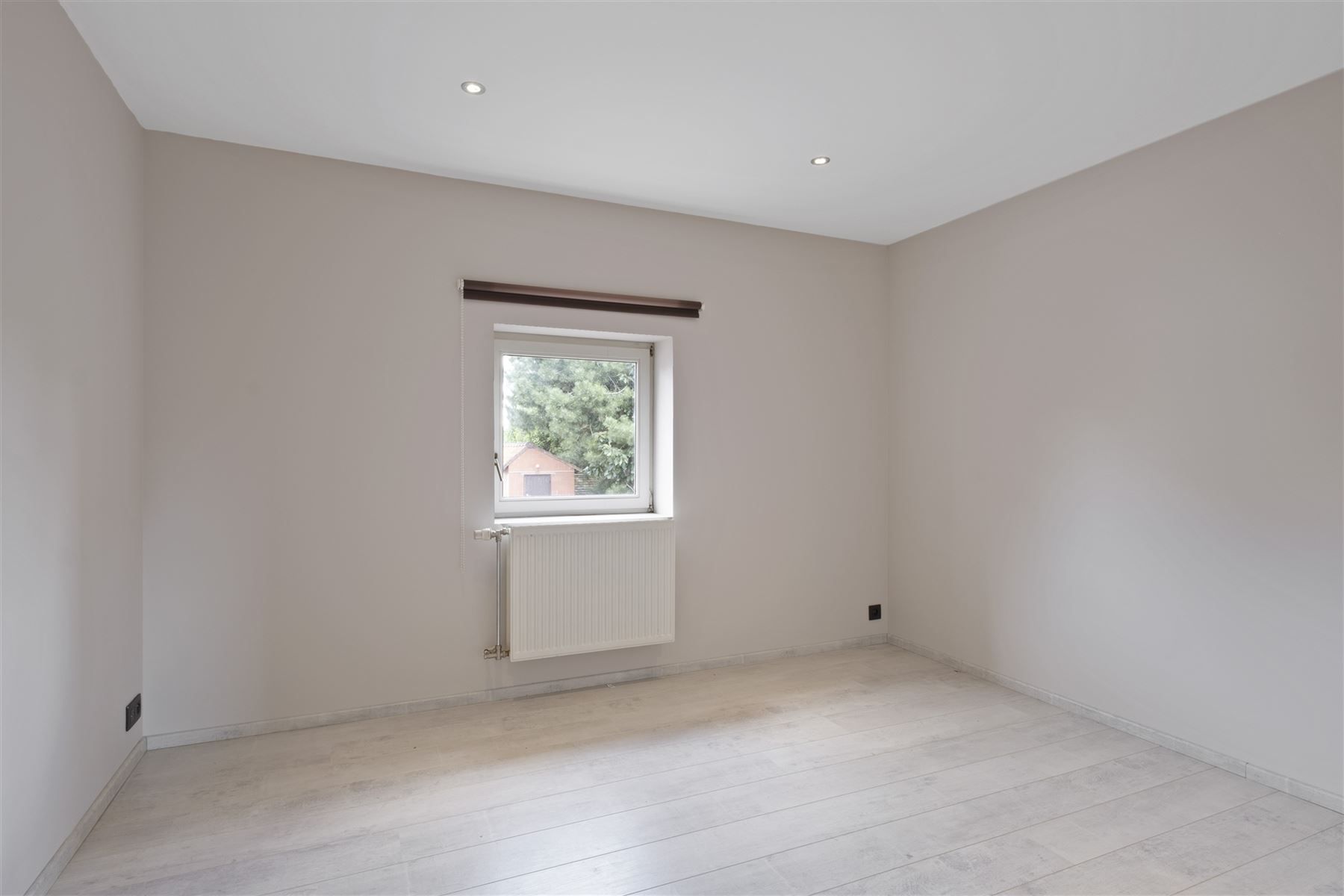Mooie gerenoveerde woning met 3 slaapkamers en onderhoudsvriendelijke tuin foto 17