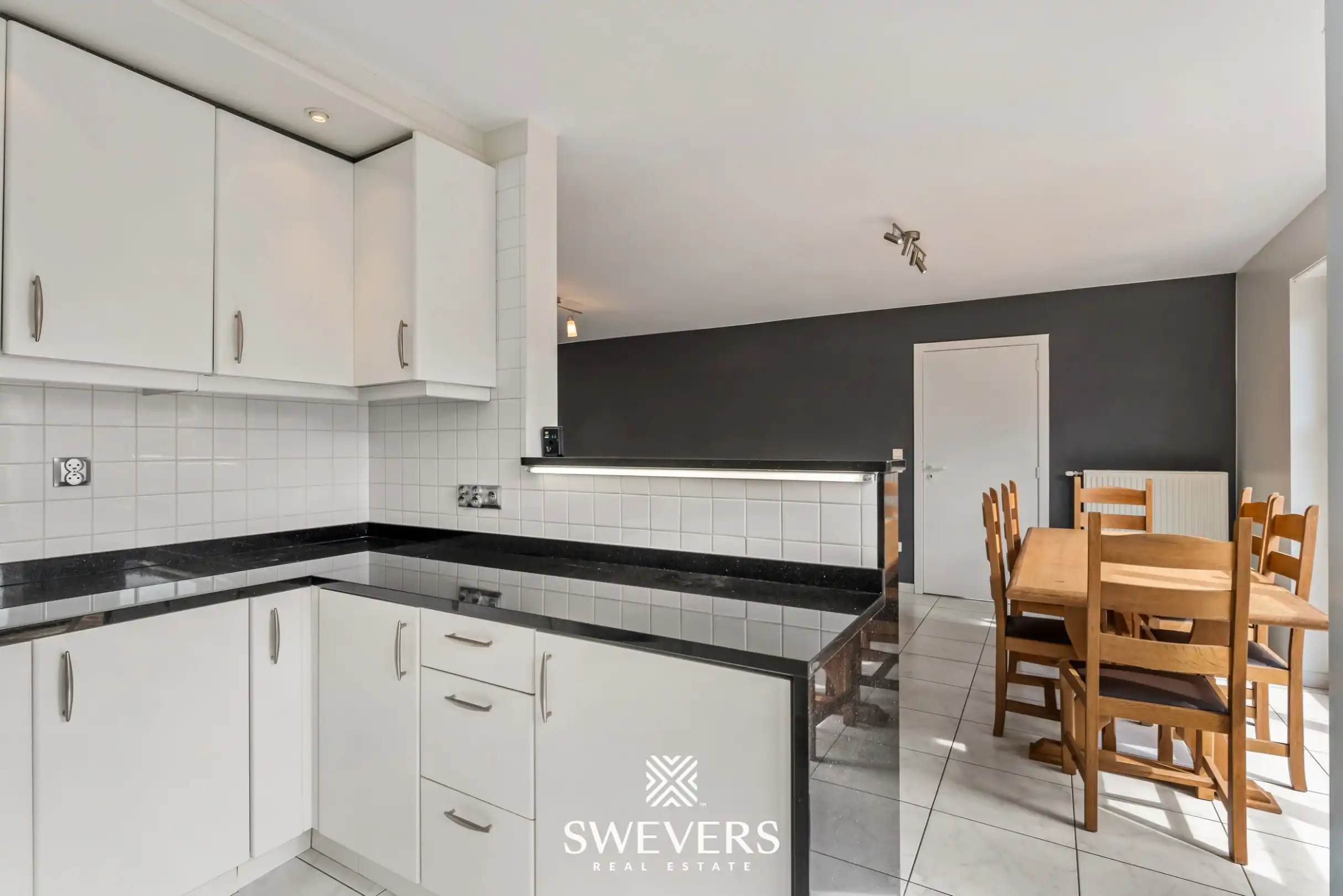 Goed onderhouden woning met twee slaapkamers, nabij de autostrade foto 5