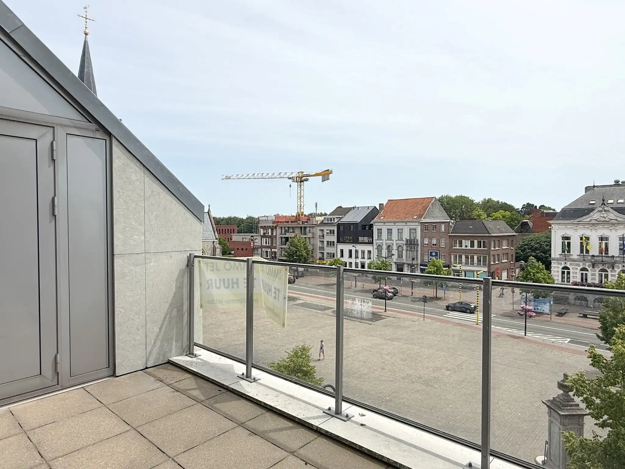 Duplexappartement met 2 slaapkamers op de Grote Markt van Beveren foto 4
