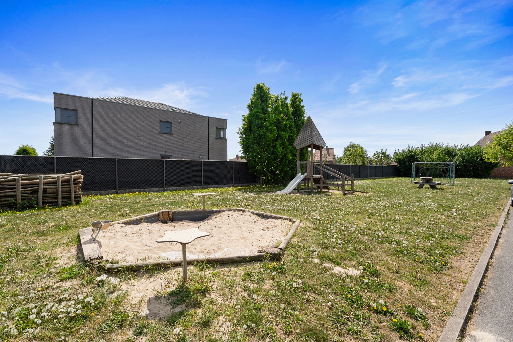 Woning met veel potentieel in Oostrozebeke foto 13