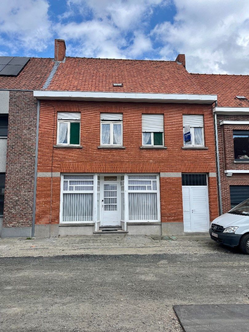 Ruime woning met 4 slaapkamers te koop in Bavikhove!  foto 1