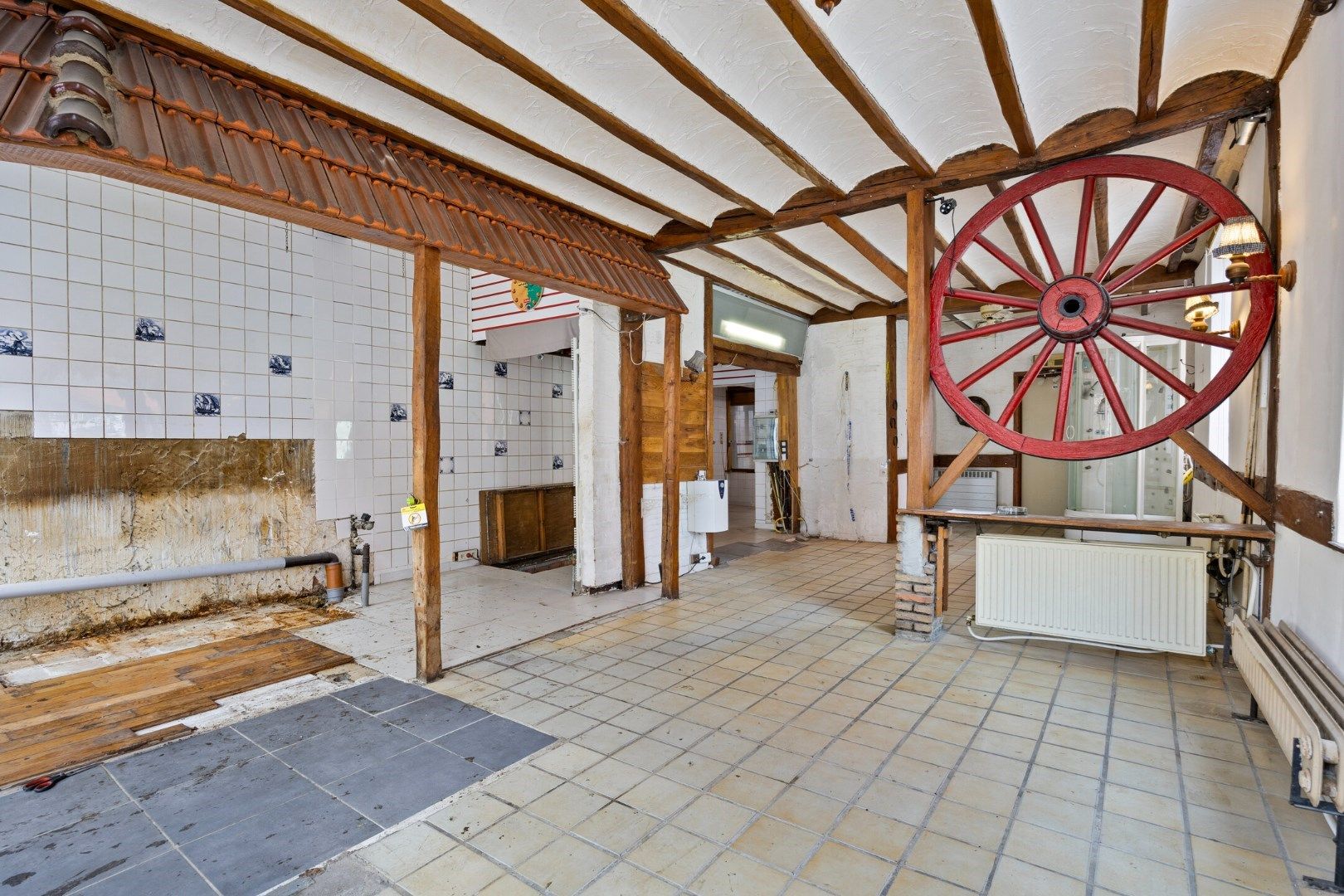 Halfopen hoekwoning met garage en dakterras op toplocatie in Kessel-Lo – renovatieproject met veel potentieel foto 3