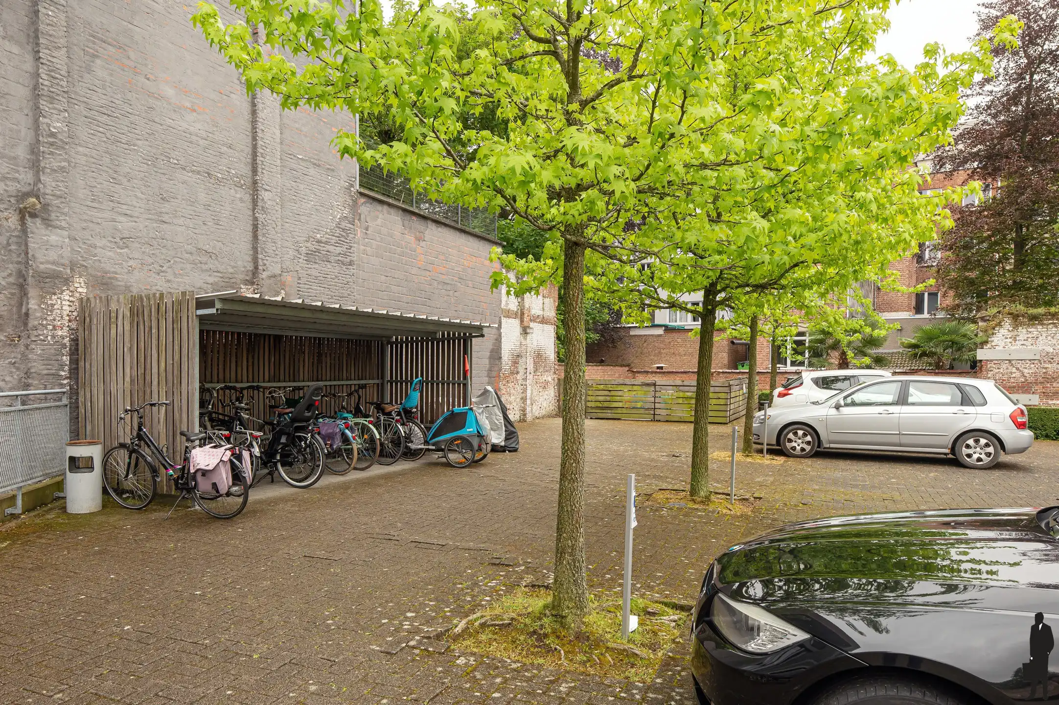 4 gerenoveerde kantoorruimtes (geheel of gedeeltelijk te huren) in een karaktervolle geklasseerde herenwoning met uitstekende bereikbaarheid en ruime parkeervoorzieningen. foto 38