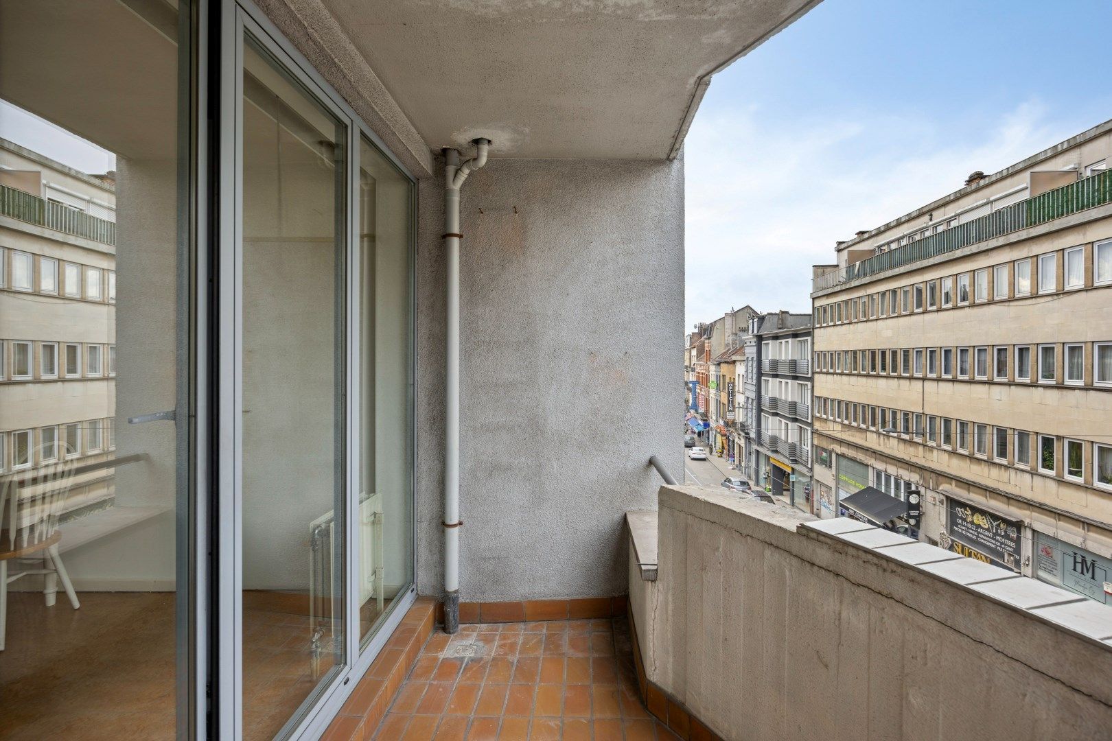 Op te frissen 1-slaapkamer-appartement in het bruisende Schaarbeek foto 4