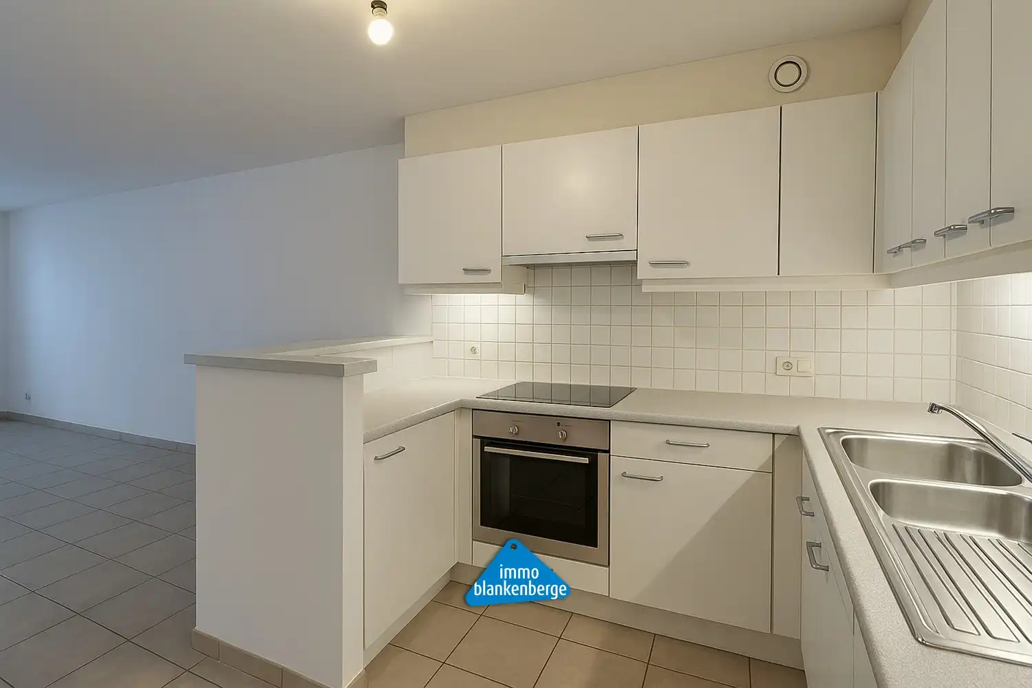 Licht en comfortabel appartement met twee slaapkamers foto 3