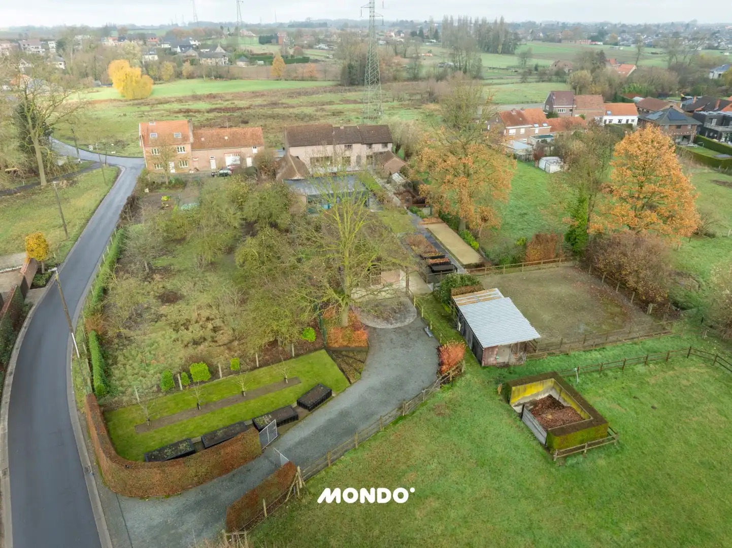 Unieke hoeve  (1.56ha) met paardenfaciliteiten & overdekt zwembad. foto 39