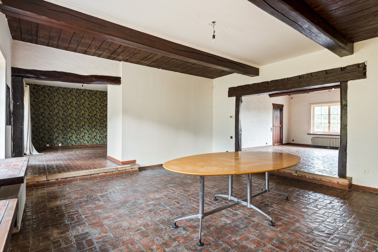 Polyvalent gebouw, appartement en magazijn te koop in Emblem! foto 7
