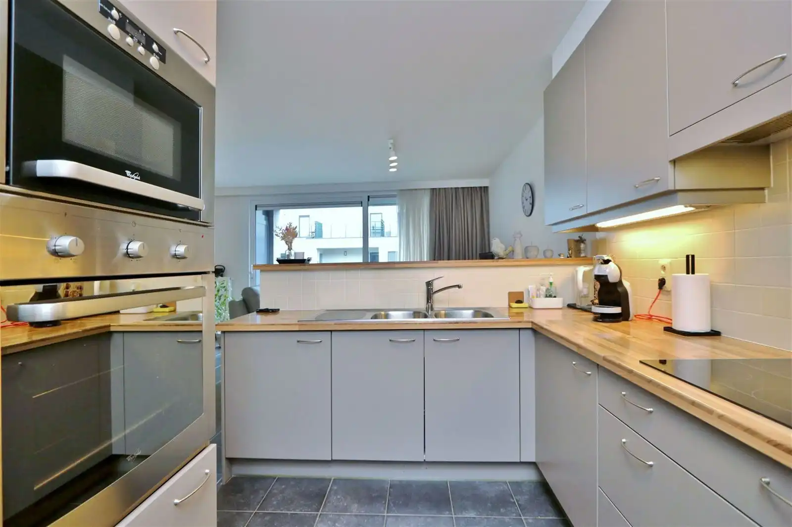 Appartement 3de verdieping met 2 slaapkamers, terras en staanplaats foto 7