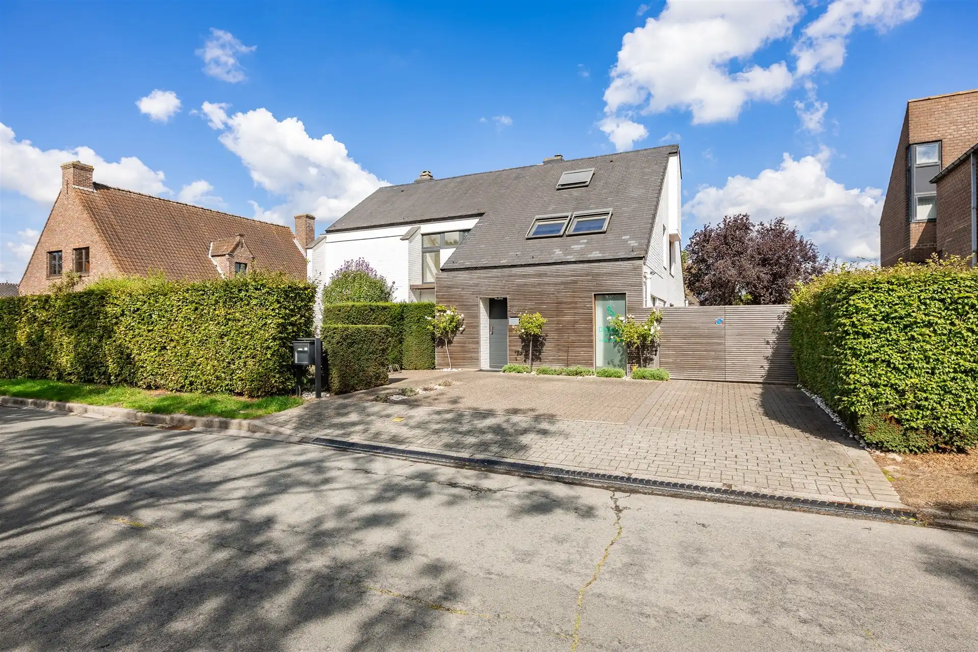 Riante woning met 4 slaapkamers , tuin en praktijk foto 10