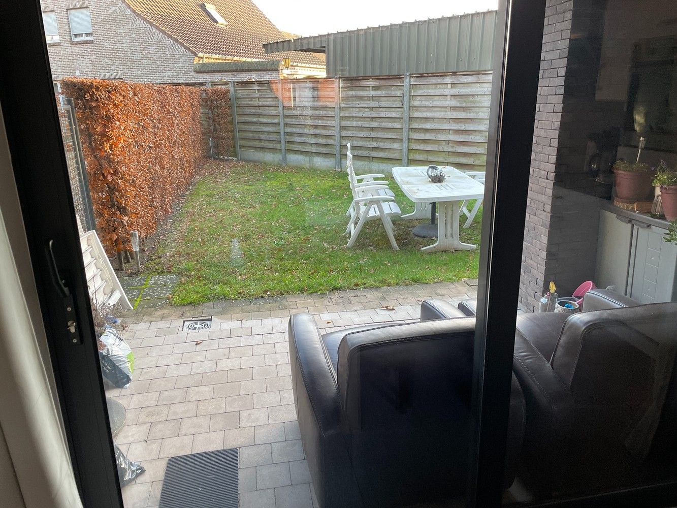 Gelijkvloers appartement met twee slaapkamers en twee terrassen en tuintjes. foto 6