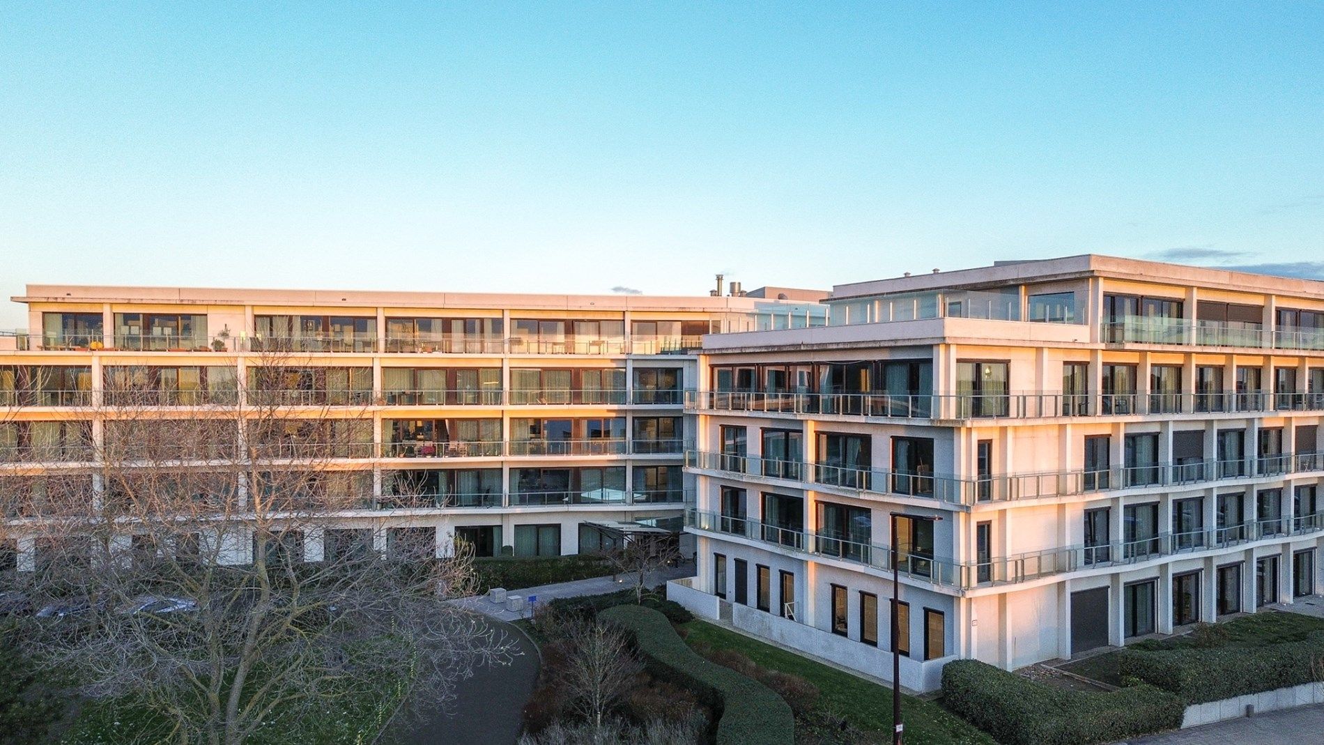 Moderne assistentiewoning met ondergrondse berging en parkeerplaats in De Haan, vlakbij strand, duinen en zee foto 3