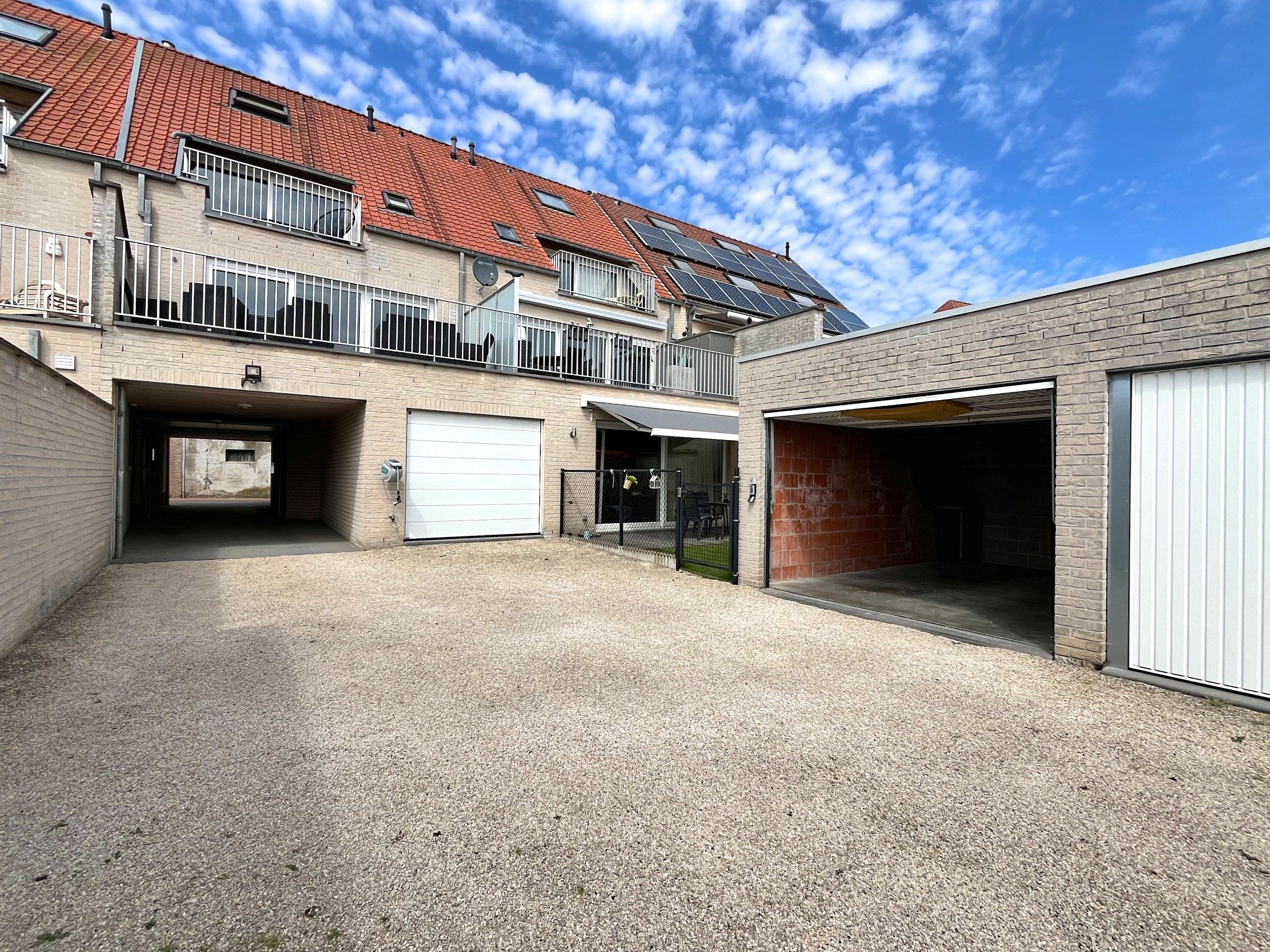 Gesloten garagebox in het dorp van Westkapelle foto 3