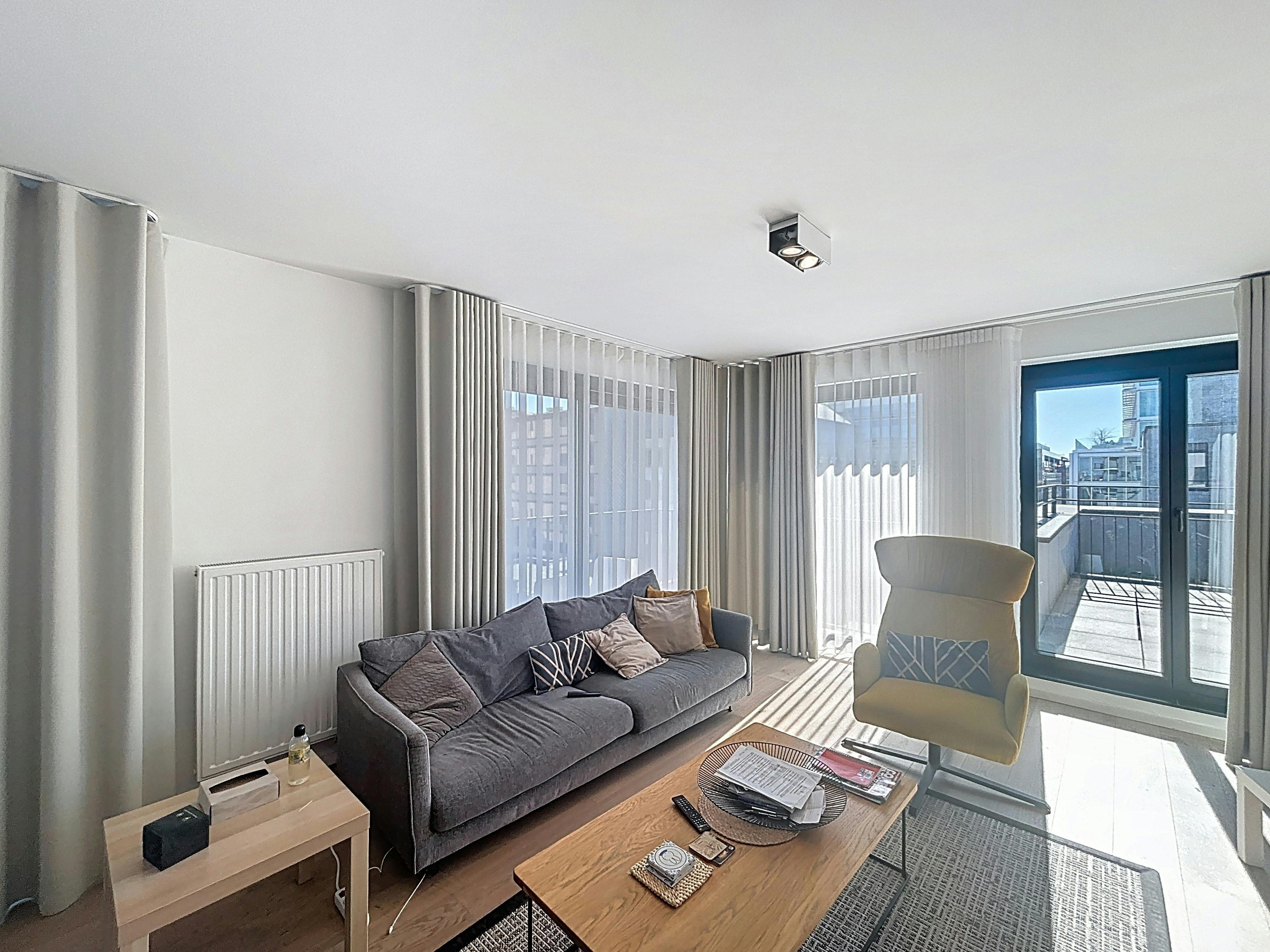 Brussel, Gemeubeld appartement -terras 30m²- pkg foto {{pictureIndex}}