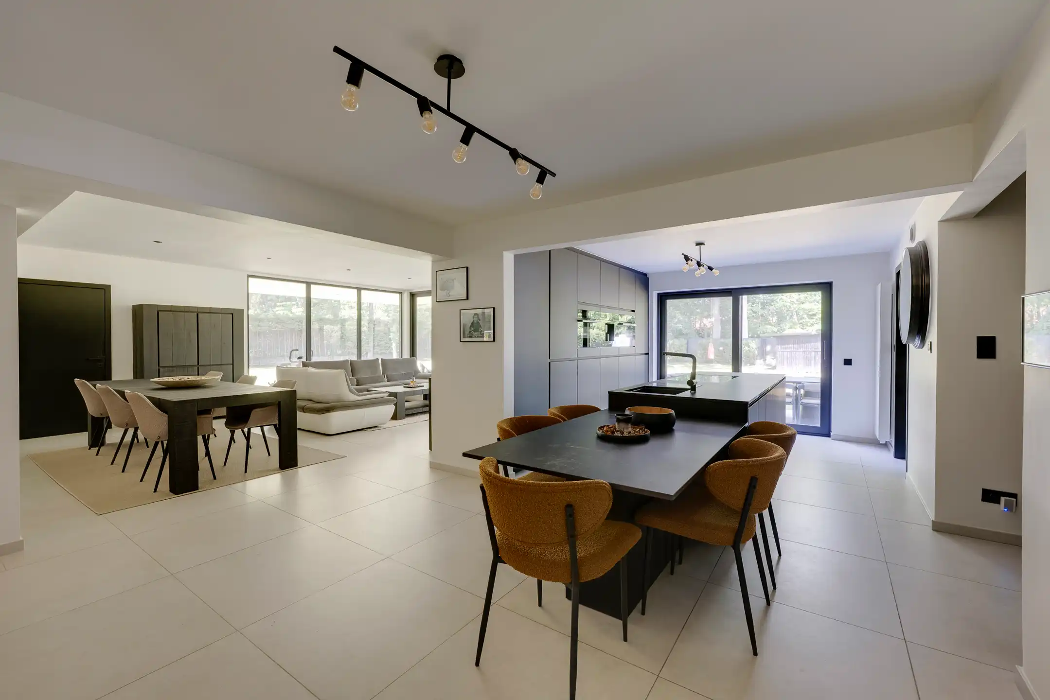 Gerenoveerde woning op een mooi perceel van ca 2.000 m² foto 5
