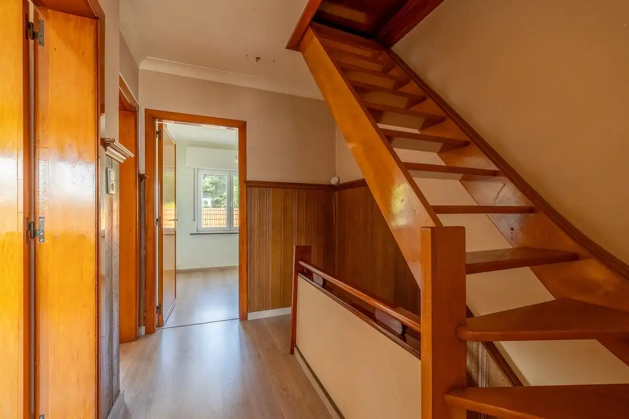Karaktervolle woning met grote tuin, bijgebouwen en uitbreidbaar zoldervolume op een verrassend diep perceel foto 29