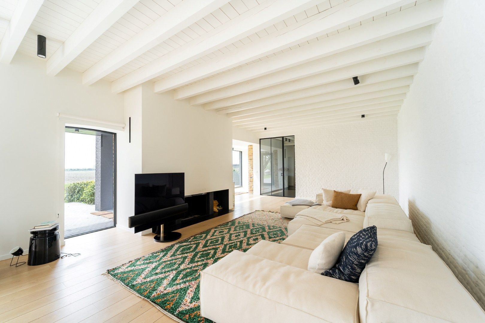 Prachtig gerenoveerde hoeve met panoramisch zicht over de polders foto 4