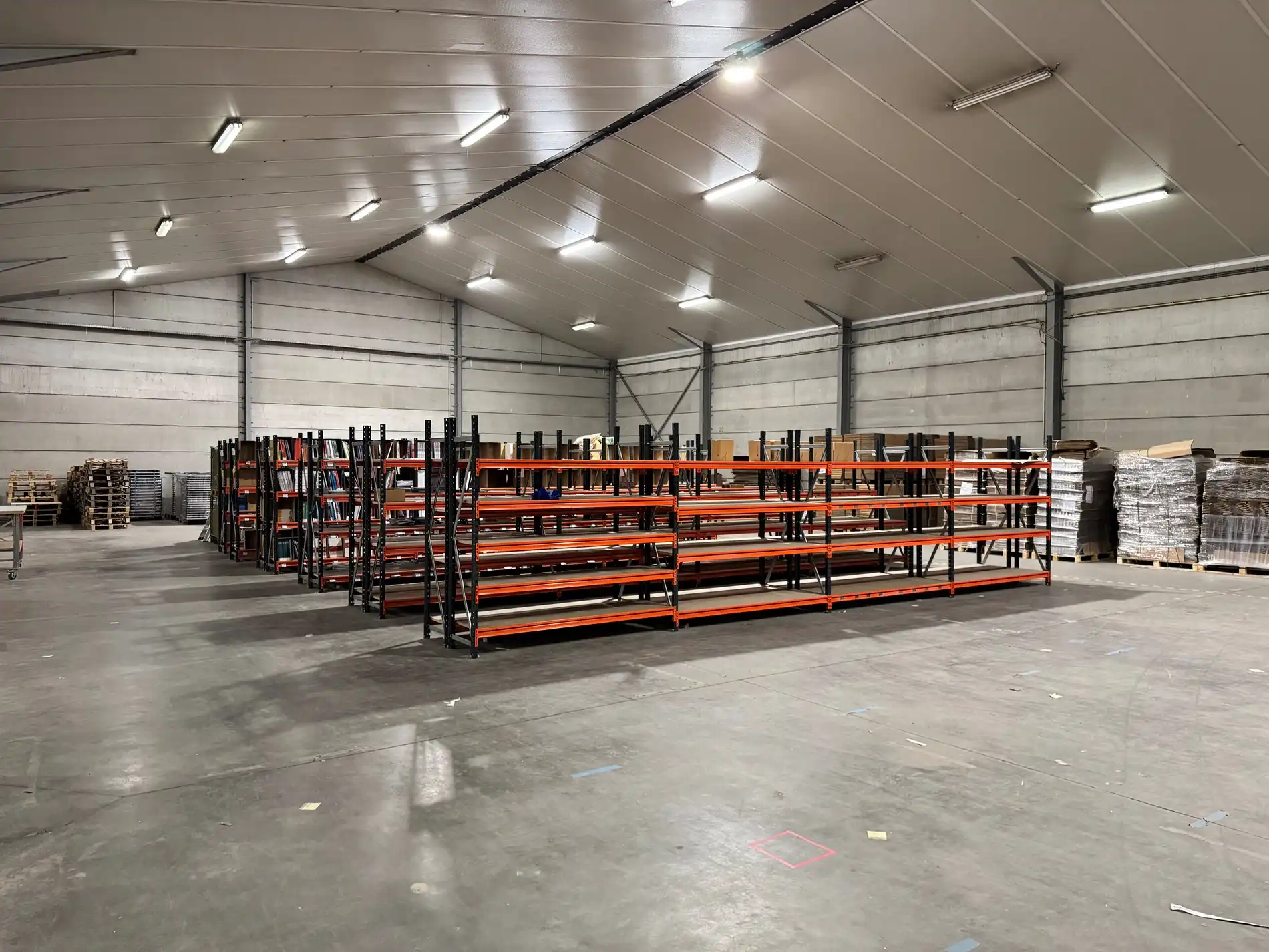 Loods met burelen te huur te Koekelare  foto 12