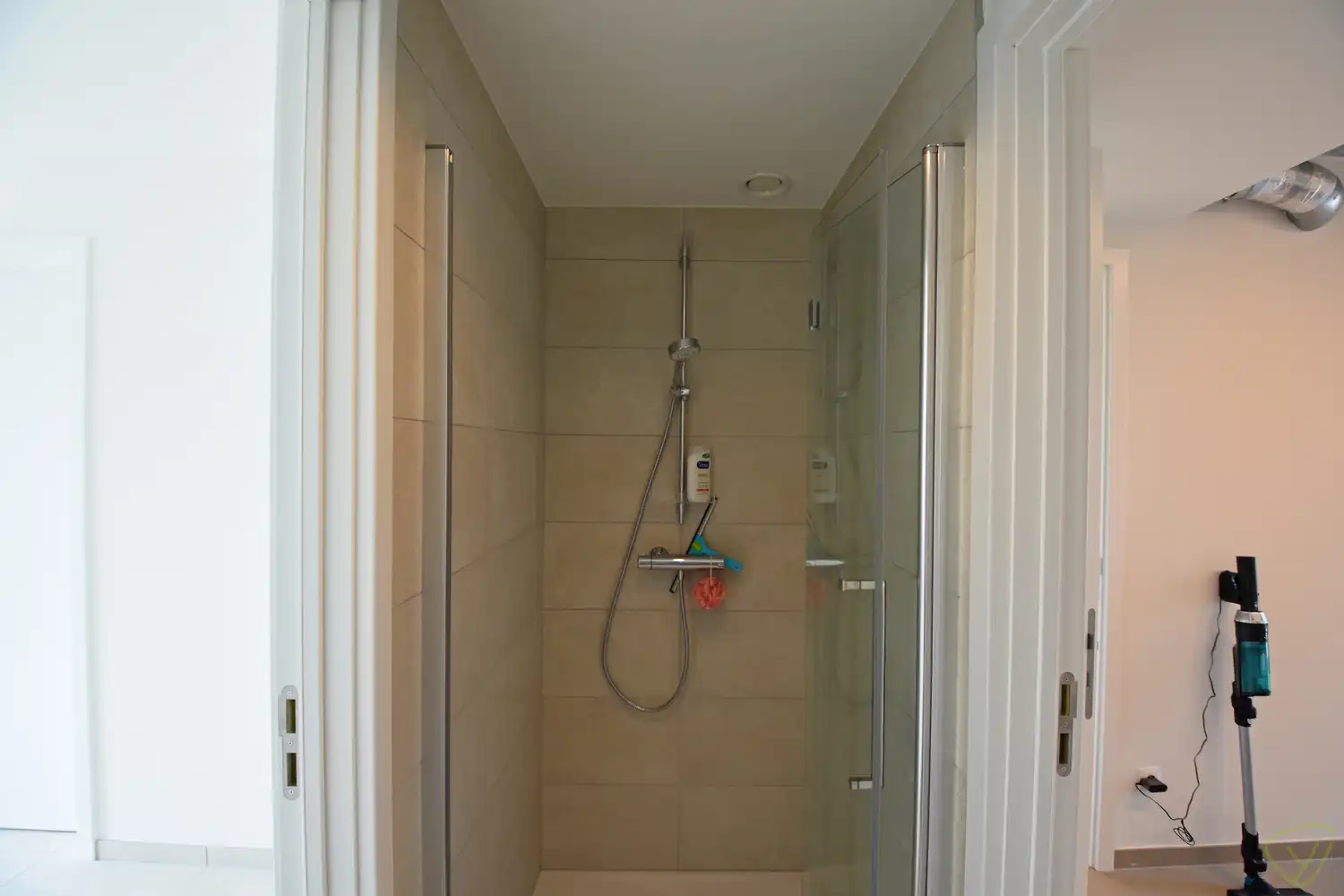 Prachtig gerenoveerde woning gelegen in de Witte Wijk met een luxeueze afwerking. foto 15