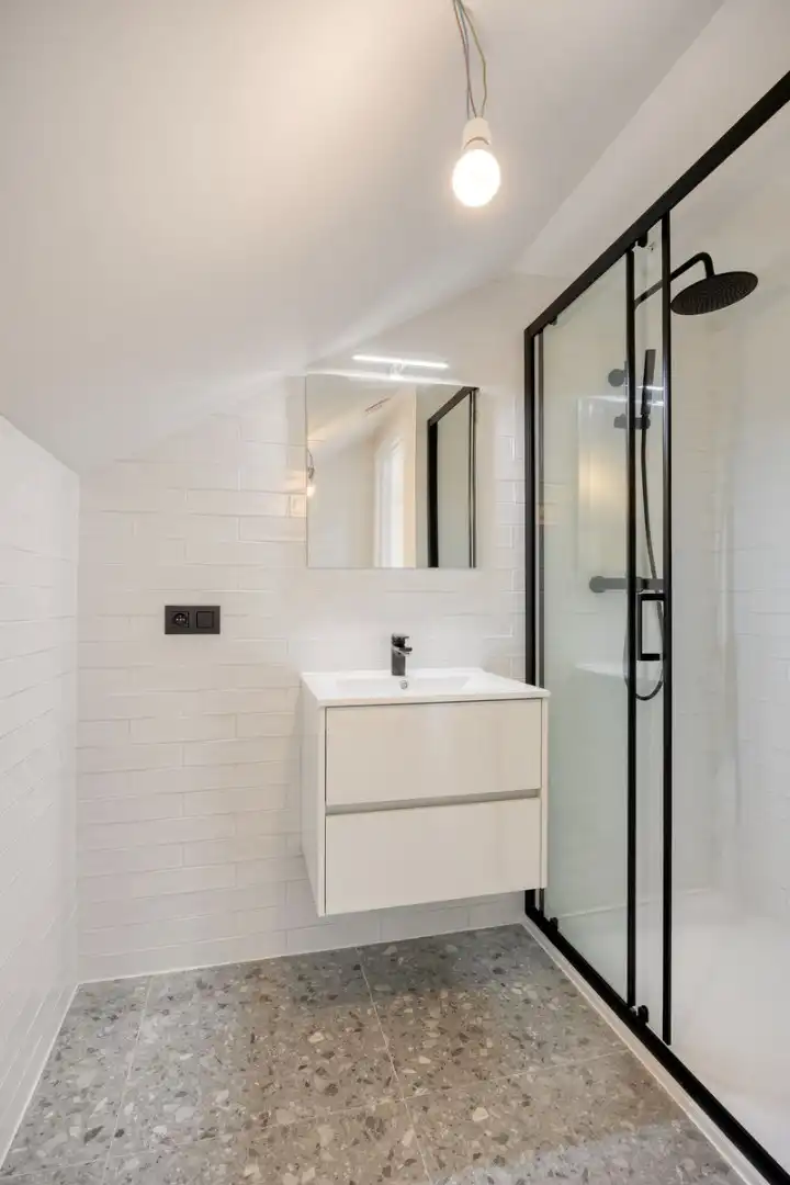 Volledig gerenoveerd en gemeubelde studentenkamer met privé badkamer en tuin - EPC A!  foto 33